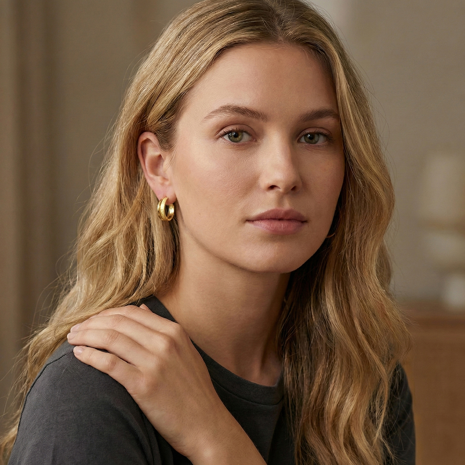 עגילי זהב 14K חישוק כפול בעיצוב נקי