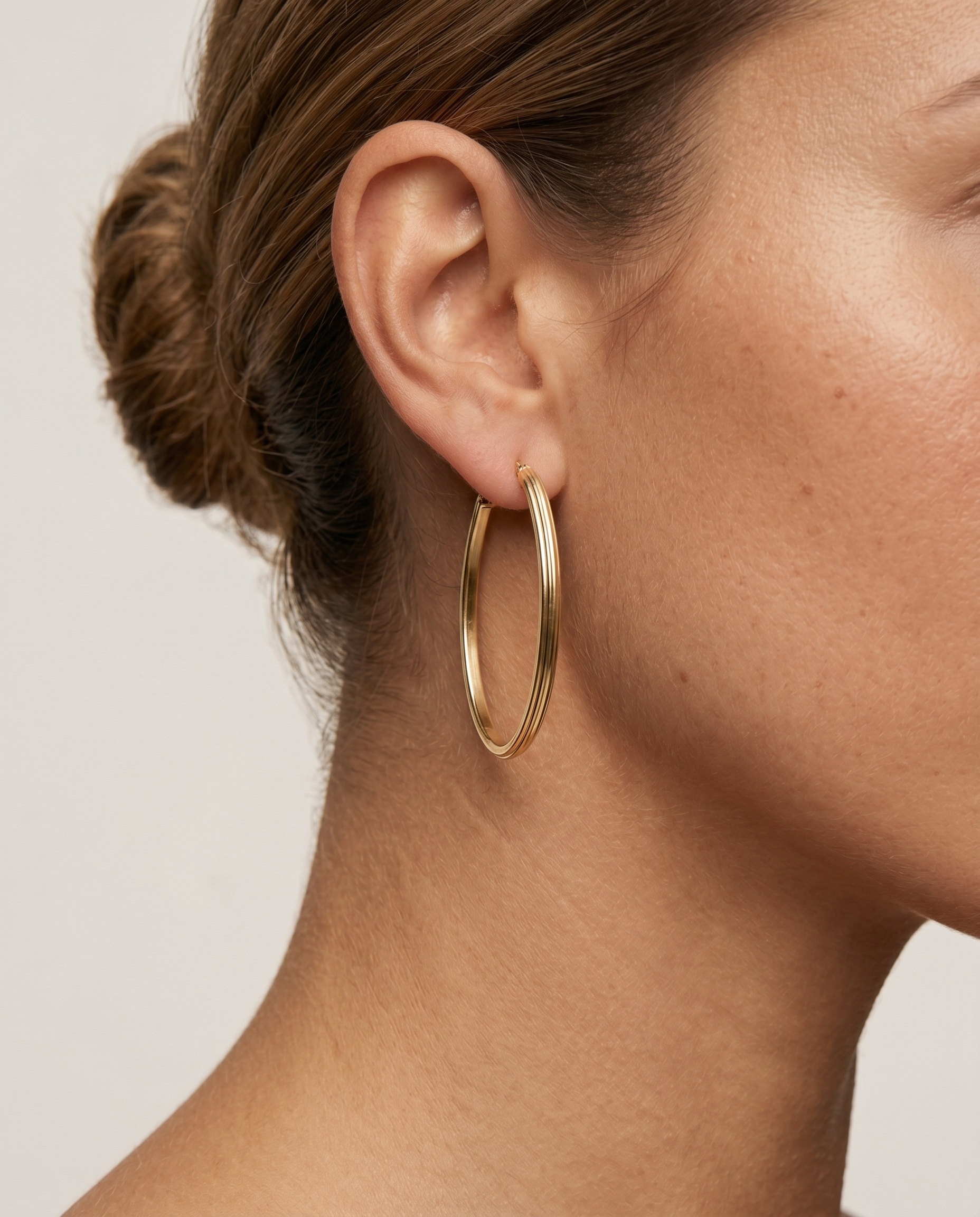 עגילי חישוק אובליים בזהב 14K