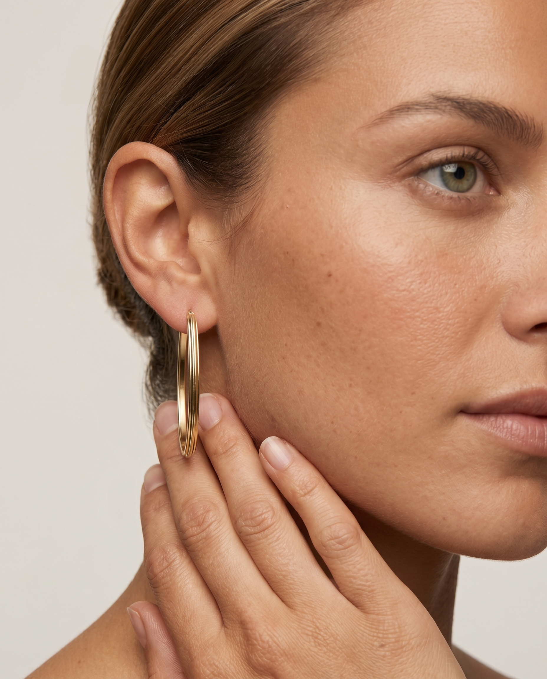 עגילי חישוק אובליים בזהב 14K