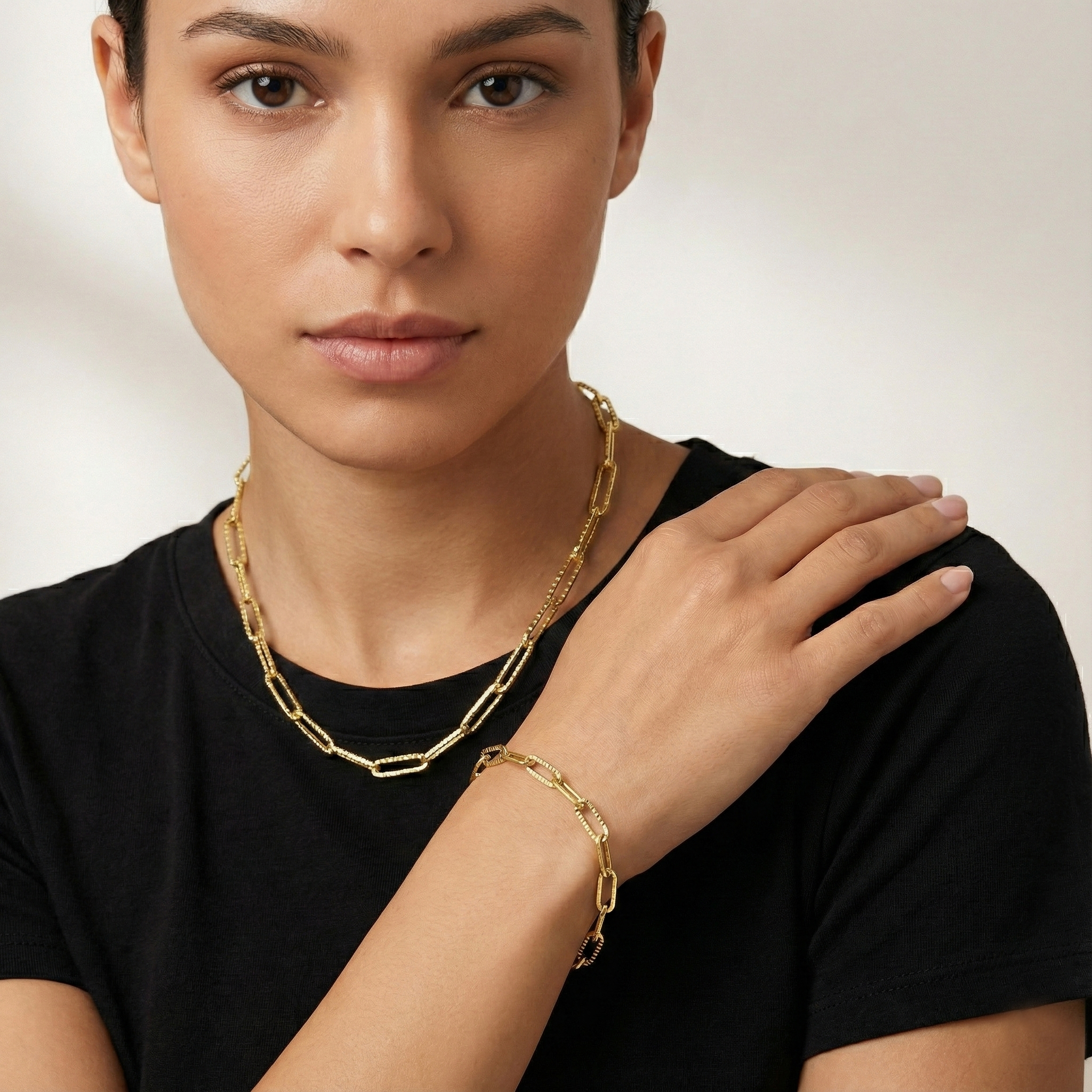 צמיד חוליות זהב 14K בעיצוב מלבני.