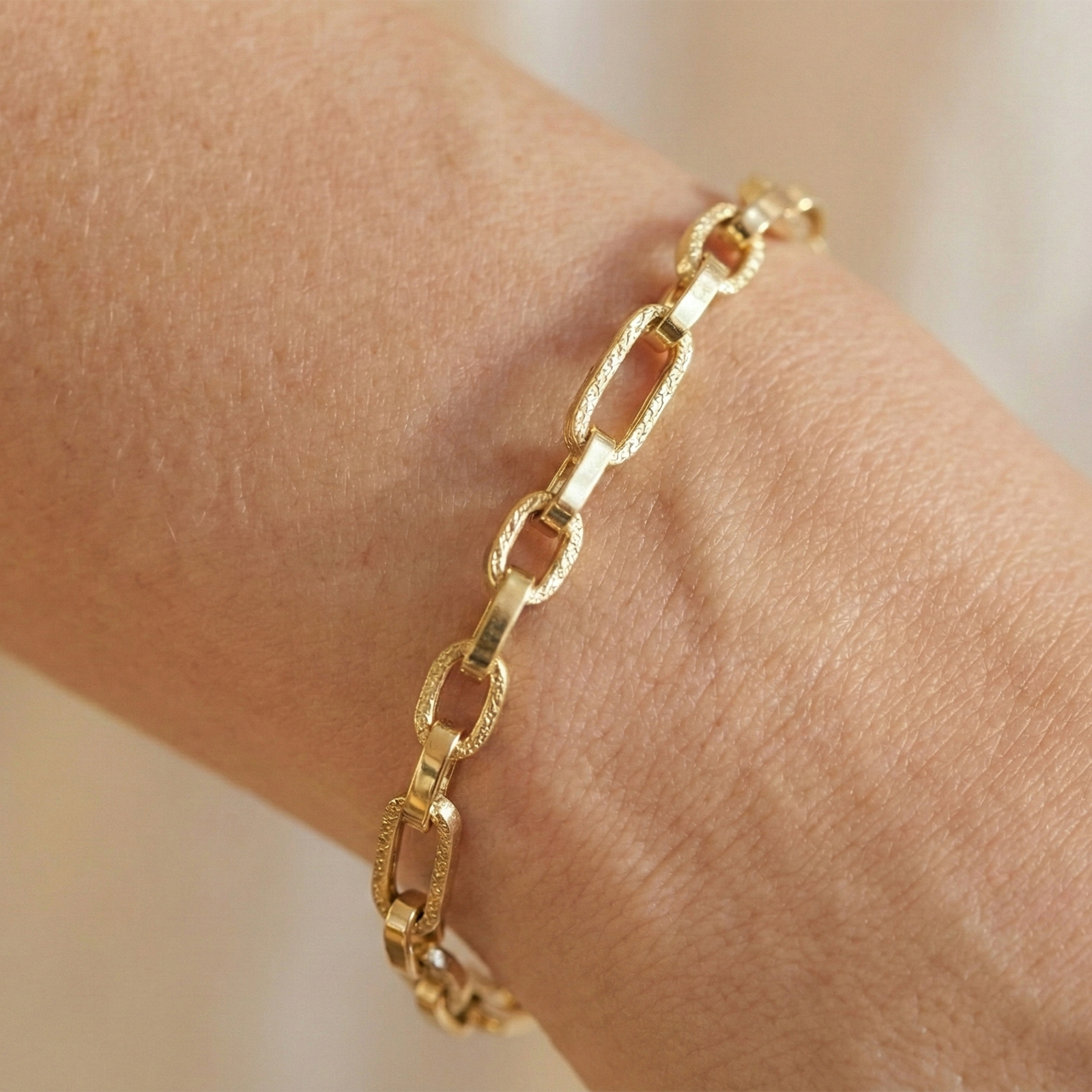 צמיד זהב 14K חוליות מעוצבות בשילוב טקסטורה