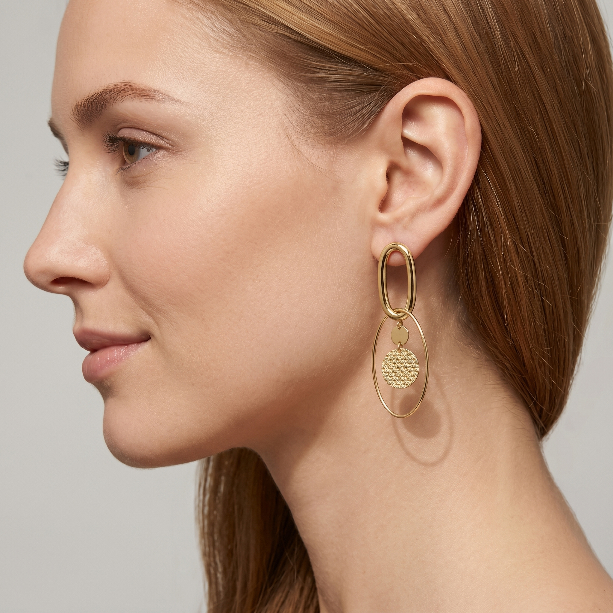 עגילי זהב 14K עם אליפסות מדורגות ותליון מטקסטורה