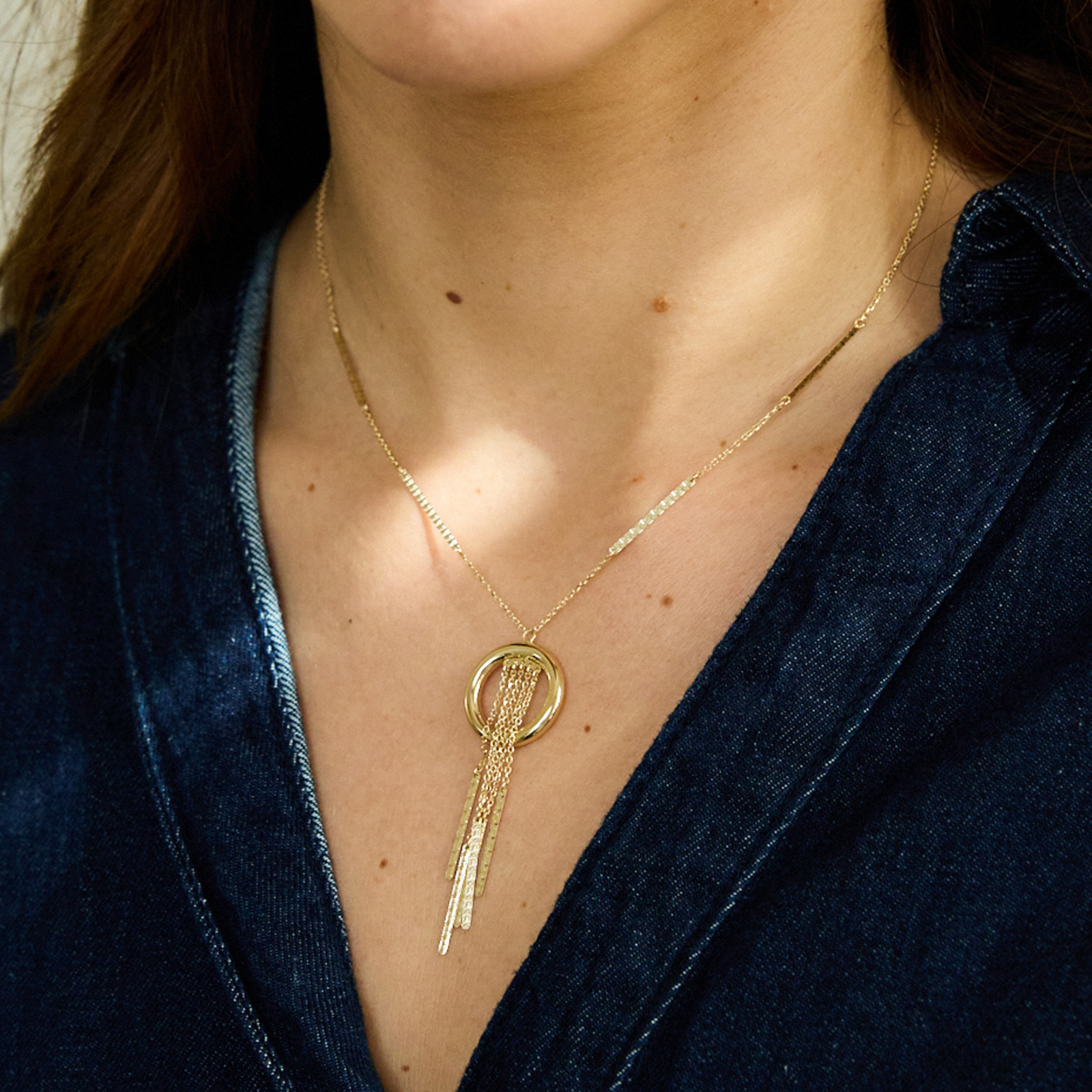 שרשרת זהב 14K עניבה עם אלמנט עגול ושרשראות נופלות