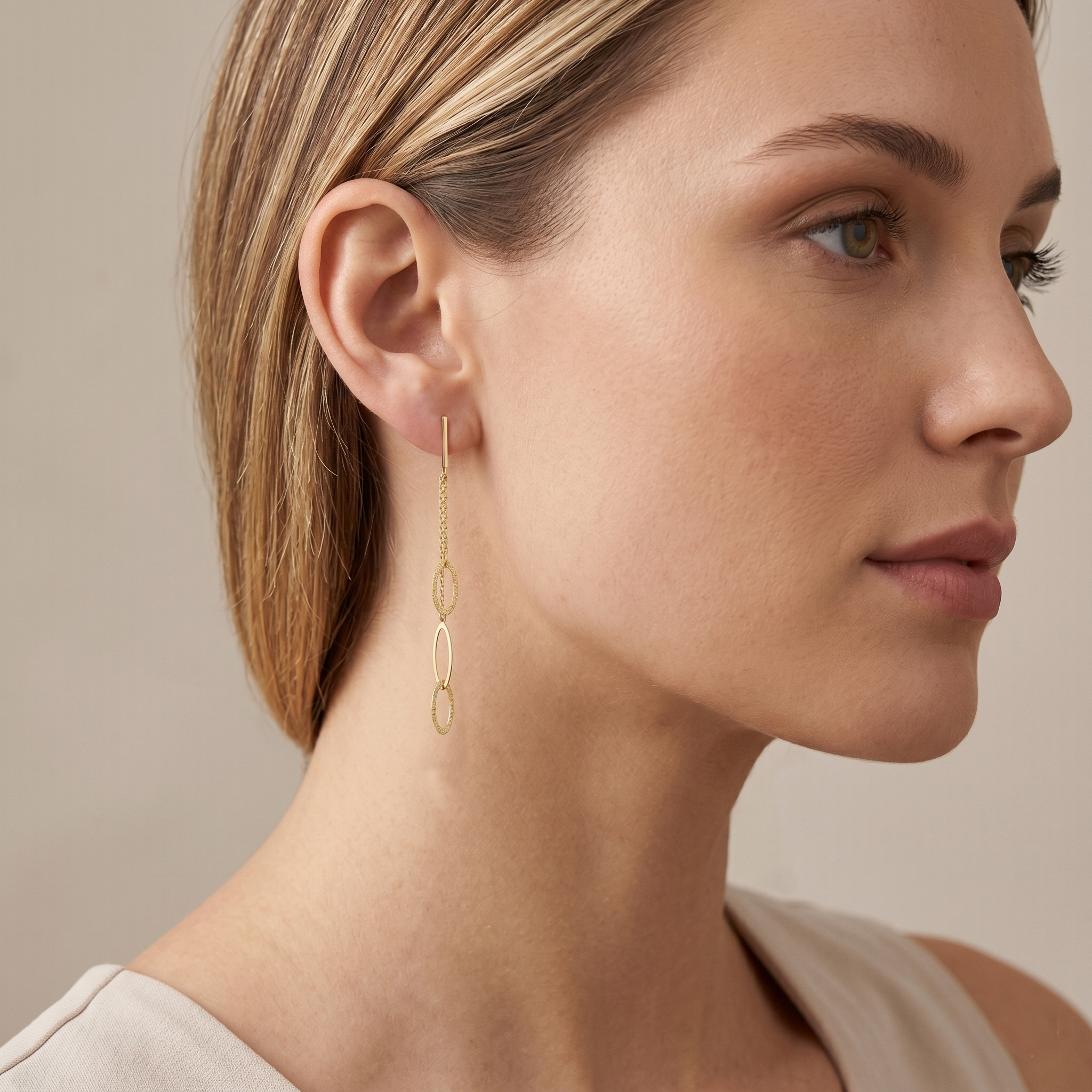 עגילי זהב 14K בעיצוב תלוי עם 3 חוליות אובליות 6.2 ס"מ