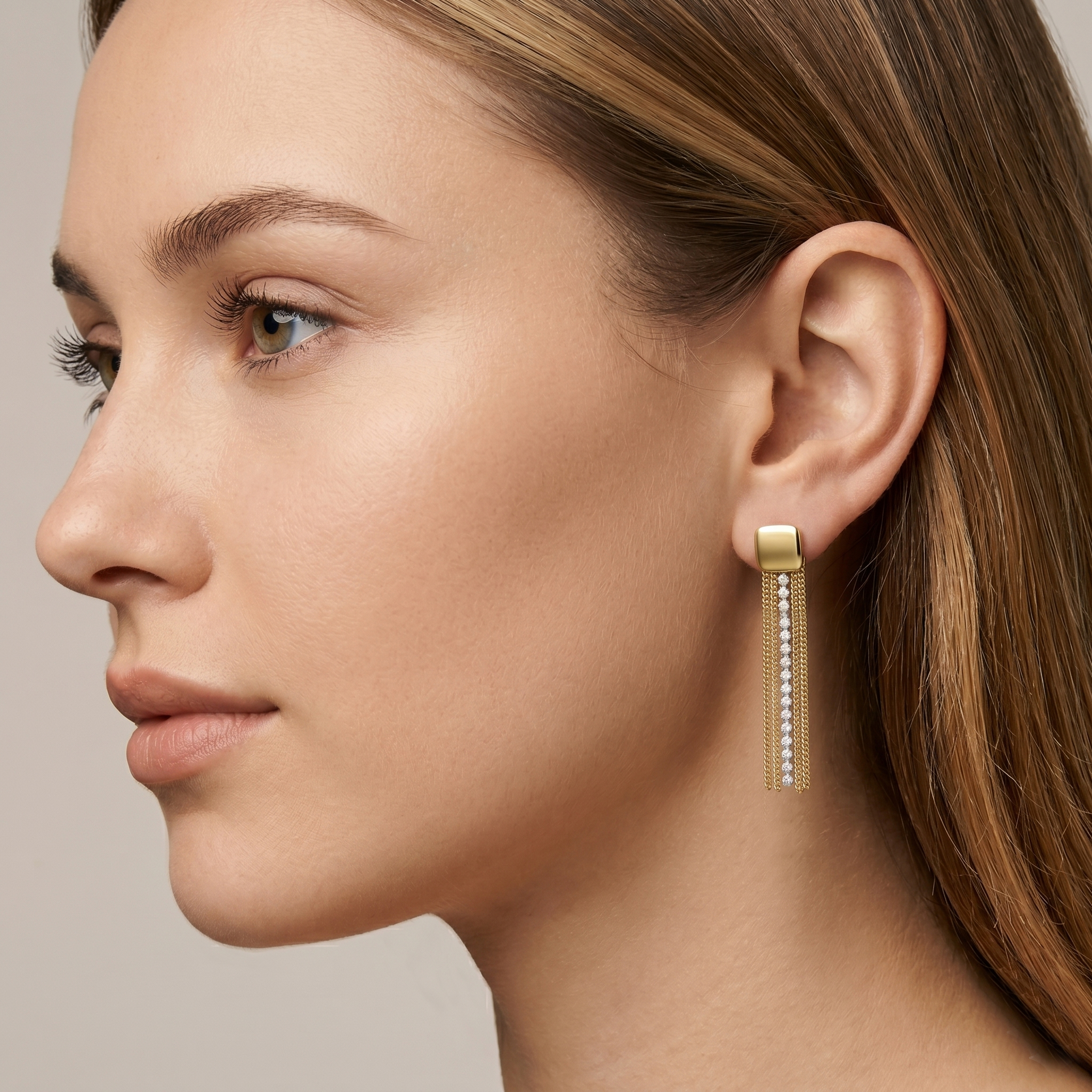 עגילי זהב 14K בעיצוב ריבוע עם שרשראות ושיבוץ זרקונים