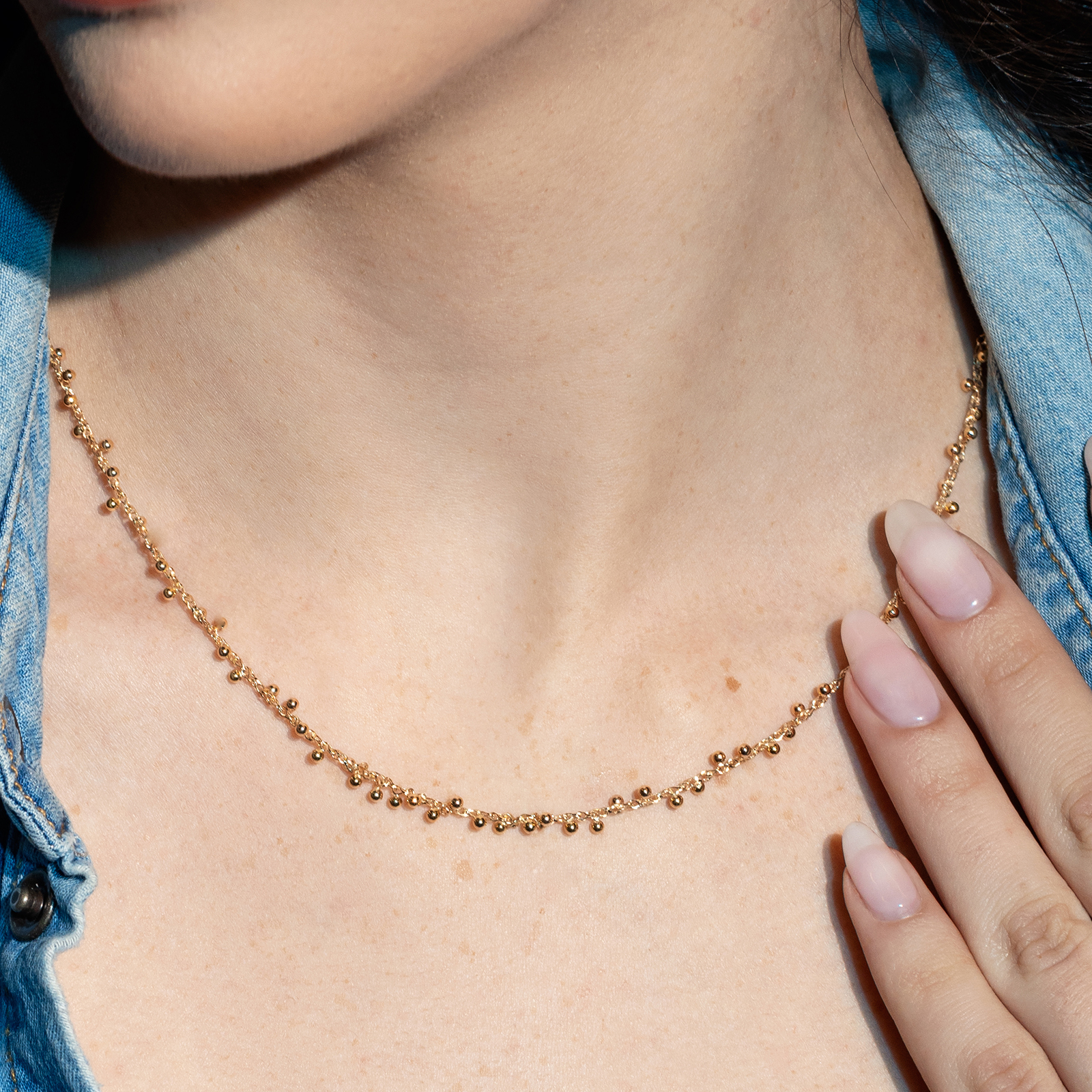 שרשרת זהב בשילוב כדורי זהב מבריקים