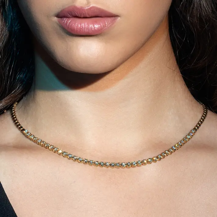 שרשרת זהב משובצת יהלומים בסגנון חצי טניס