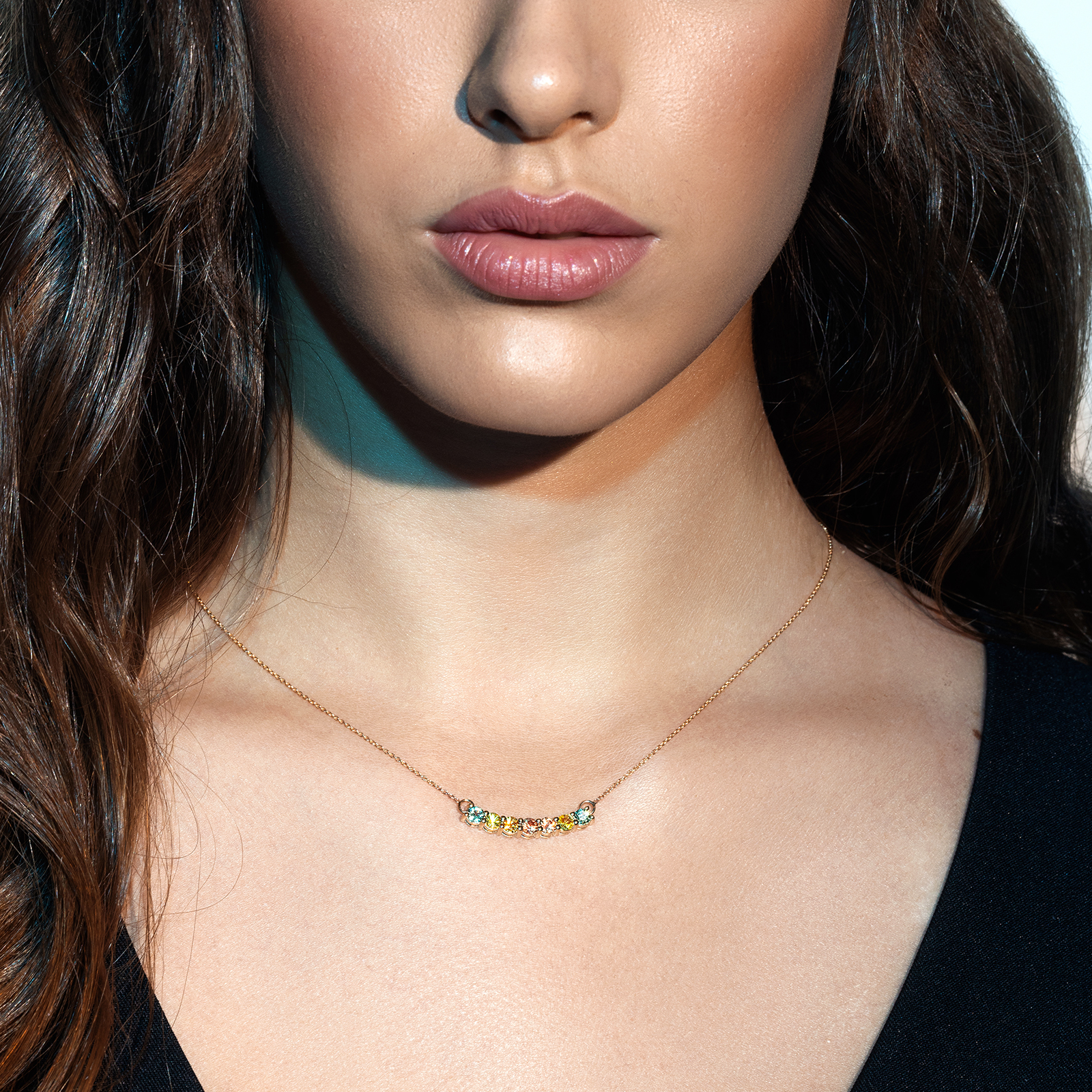 תליון זהב משובץ 7 ספירים מקולקציית ה RAINBOW