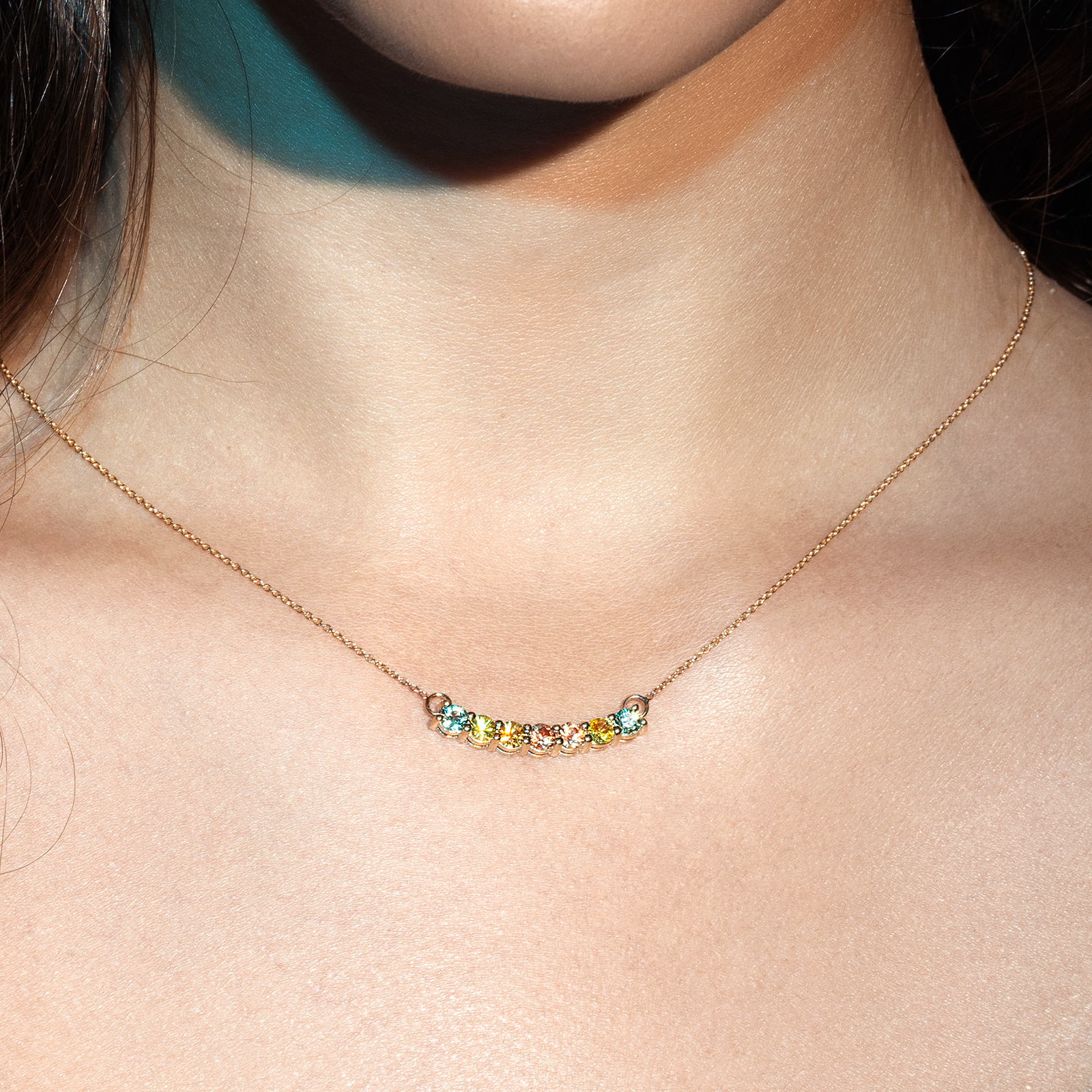 תליון זהב משובץ 7 ספירים מקולקציית ה RAINBOW