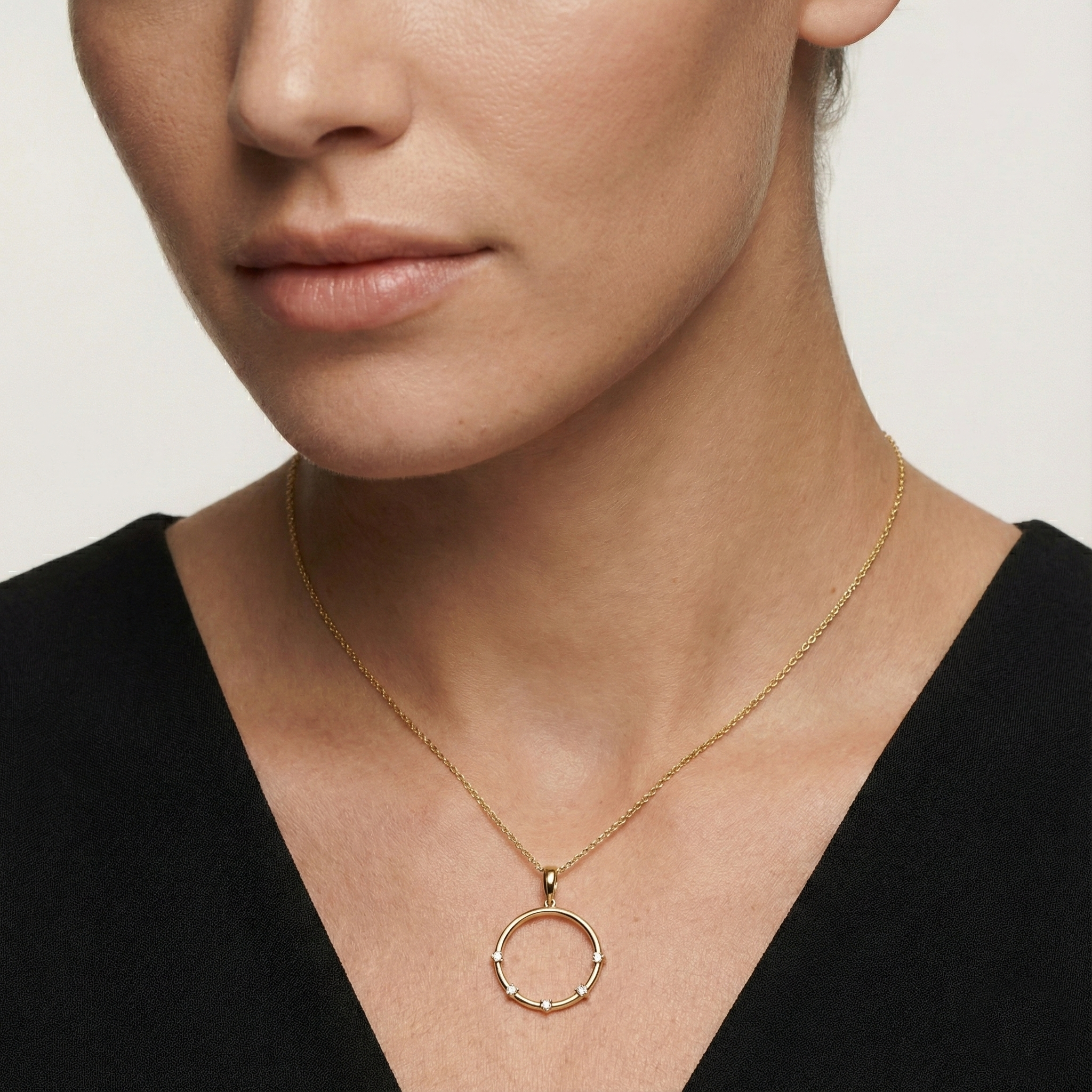 תליון זהב 14K עם יהלומים בעיצוב מעגלי