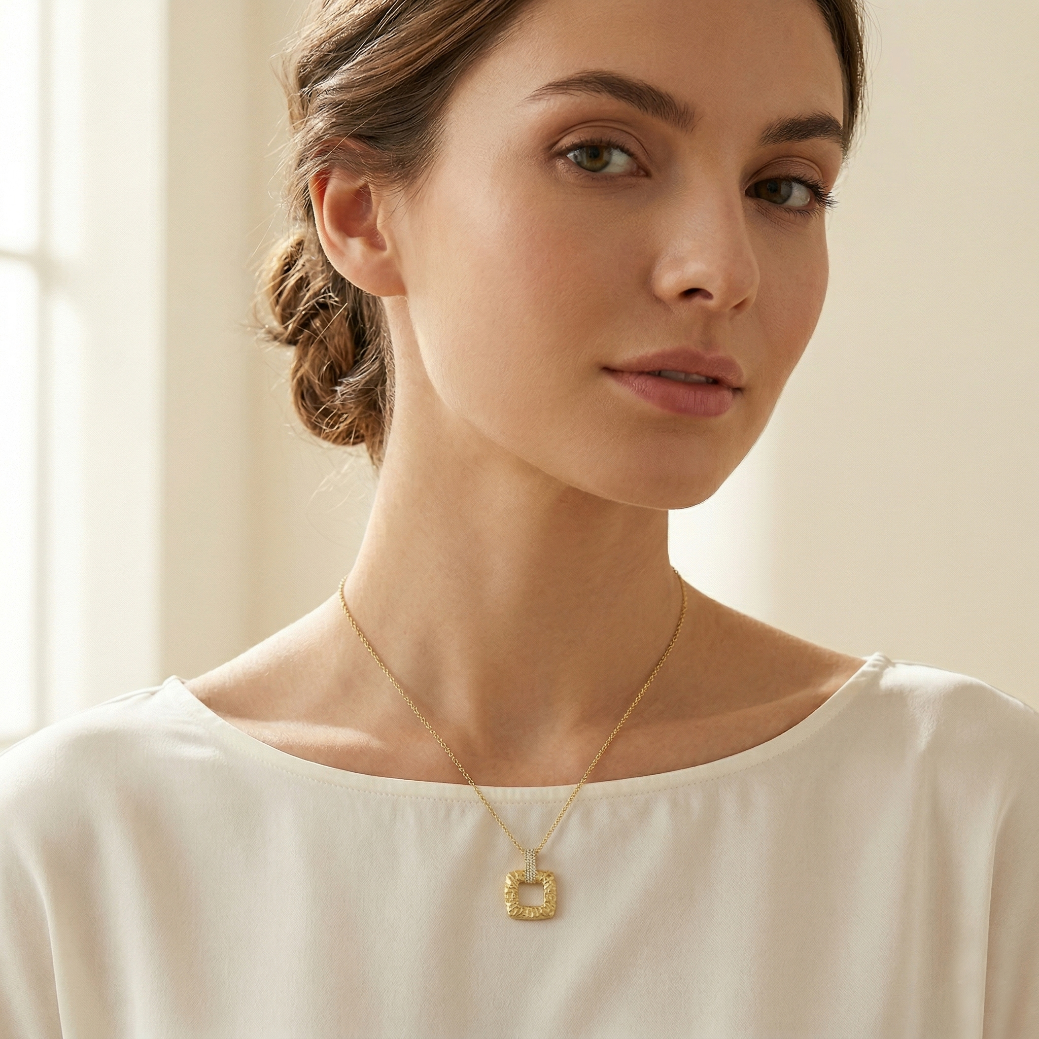 תליון זהב 14K משובץ יהלומים בעיצוב טקסטורה