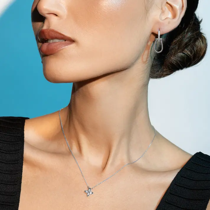 תליון זהב פרח משובץ יהלומים