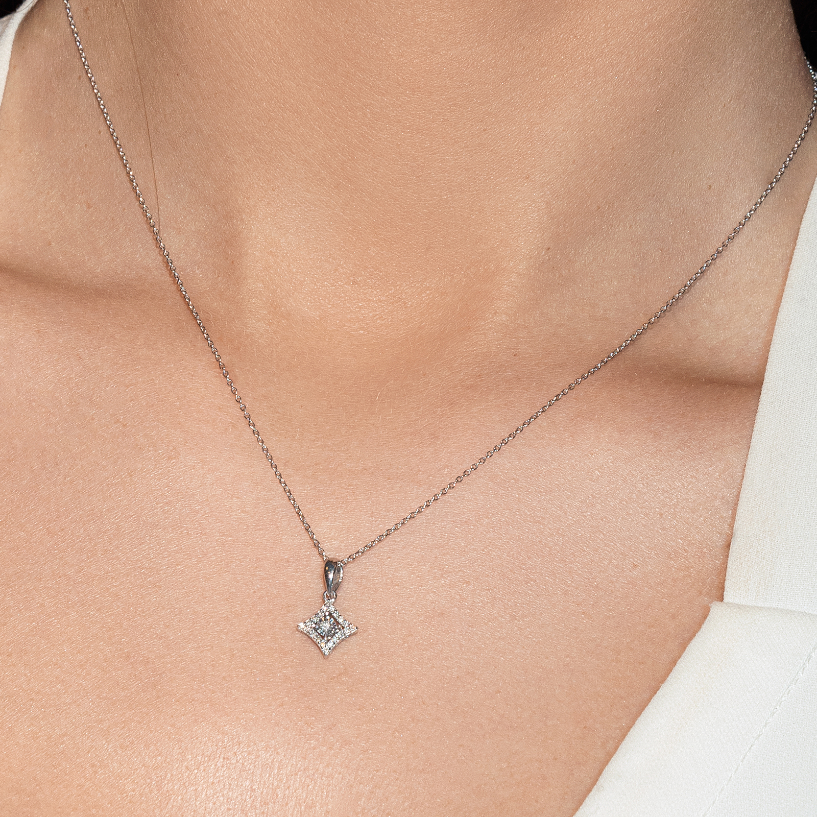 תליון  SPARK משובץ יהלומים