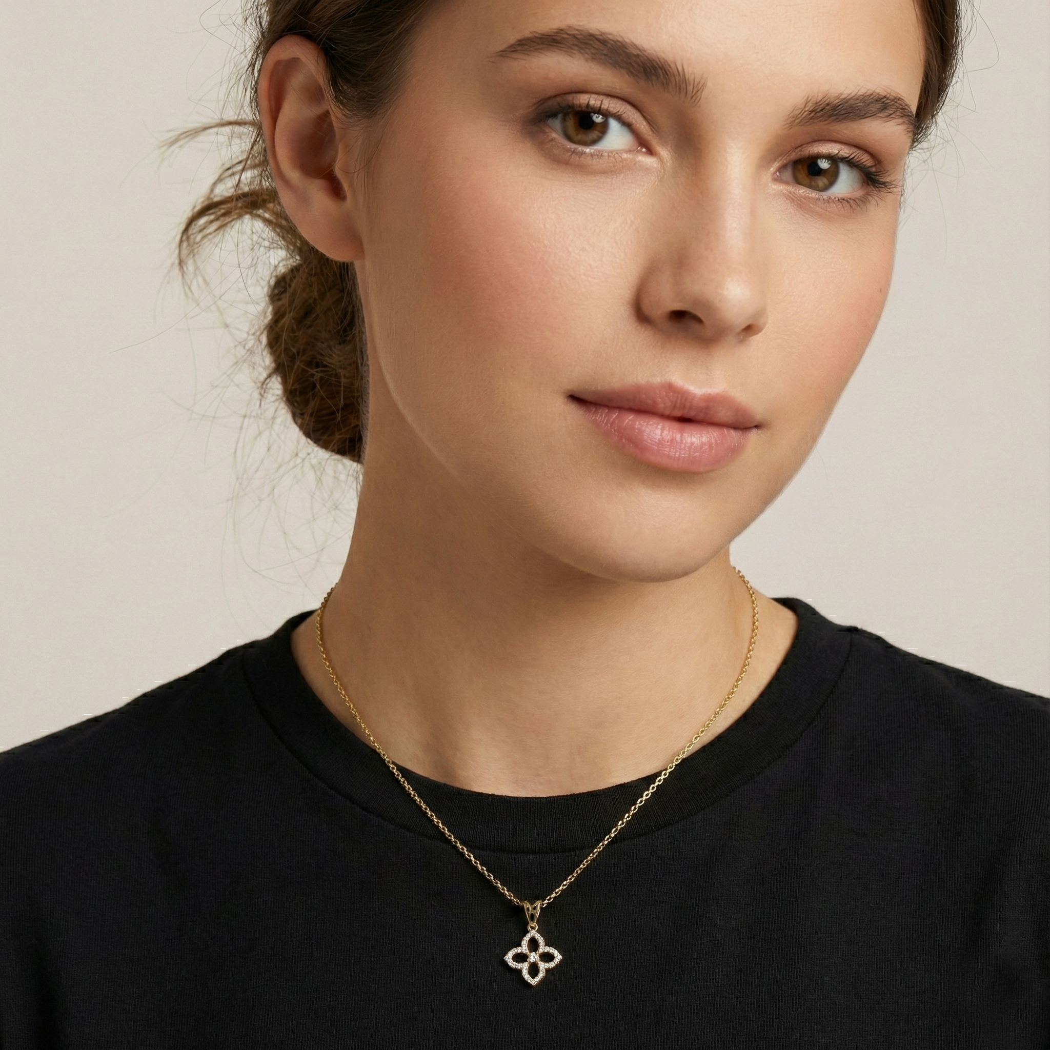 תליון תלתן פתוח עם יהלומים מזהב 14K