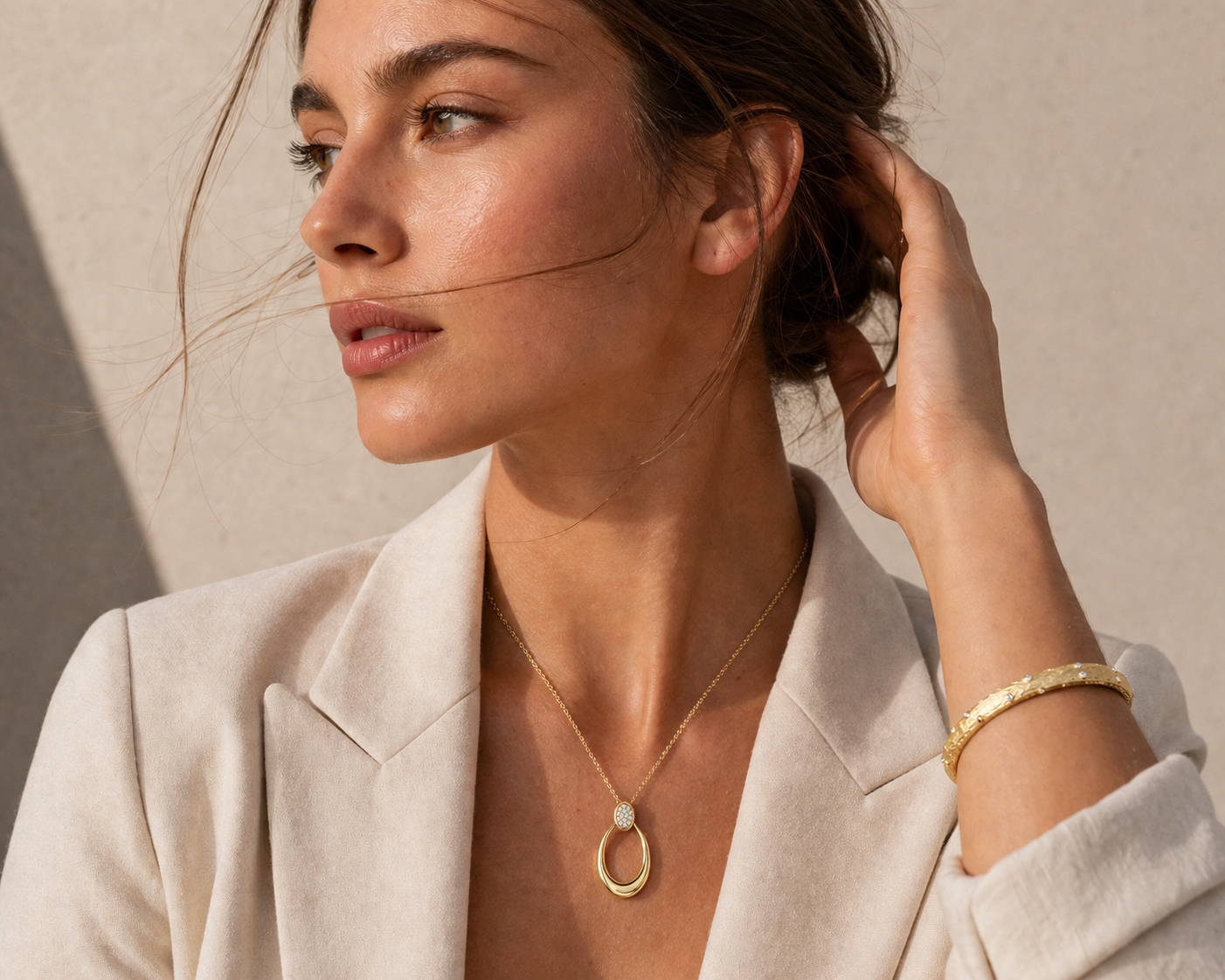 תליון זהב 14K משובץ יהלומים בעיצוב אליפטי