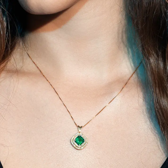 תליון זהב משובץ אגת ויהלומים