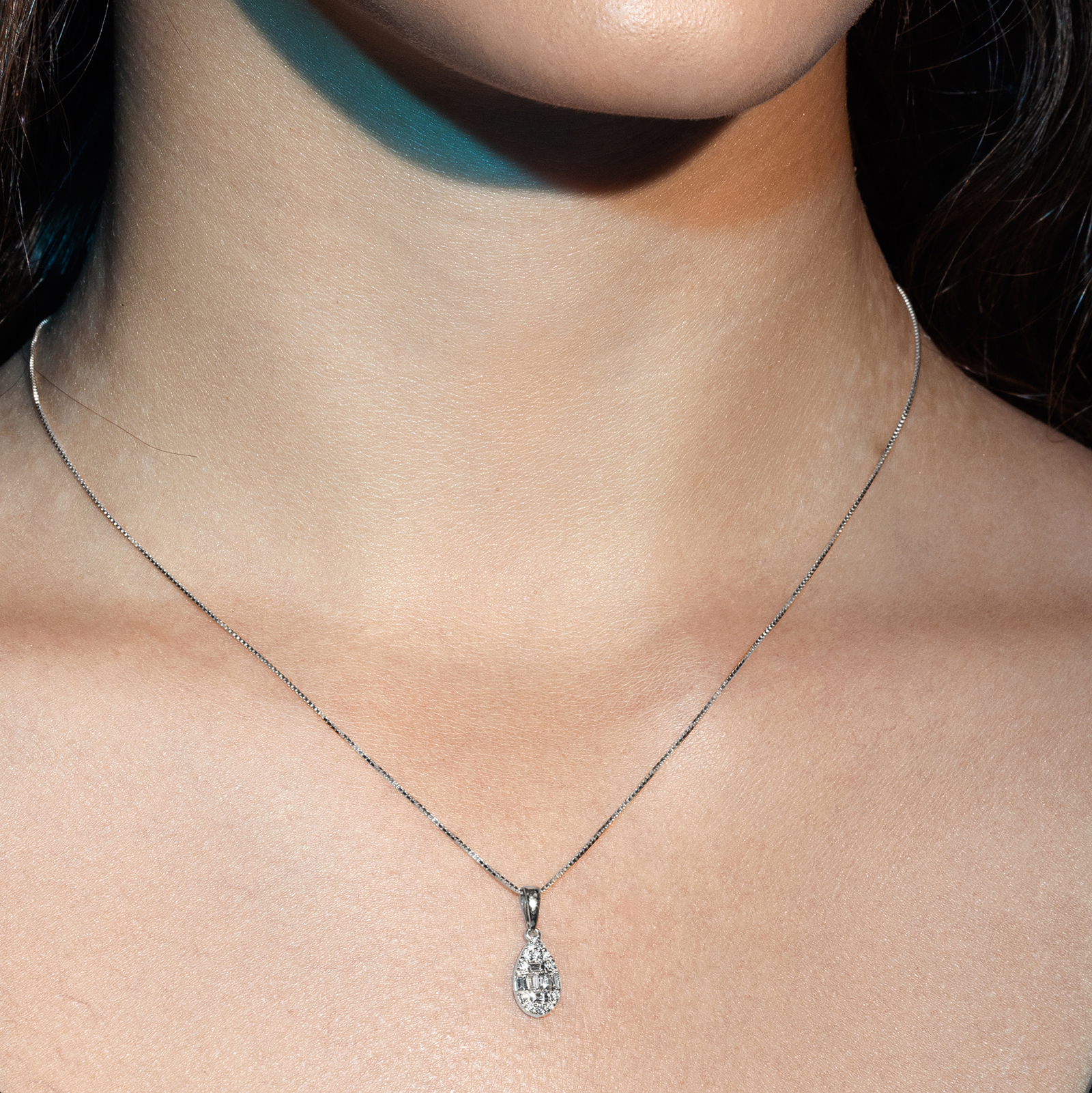 תליון יהלום טיפה משובץ יהלומים טבעיים