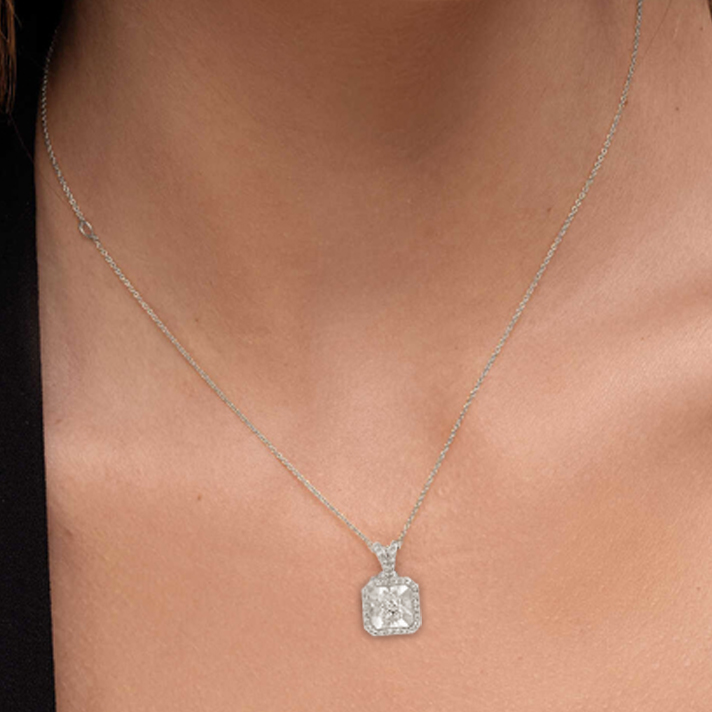 תליון זהב מלבני משובץ יהלומים