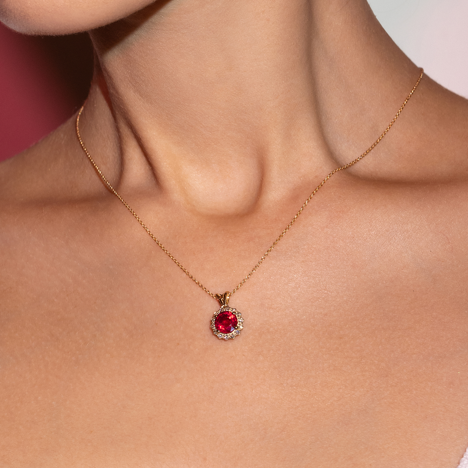 תליון יהלומים ורובי גלס