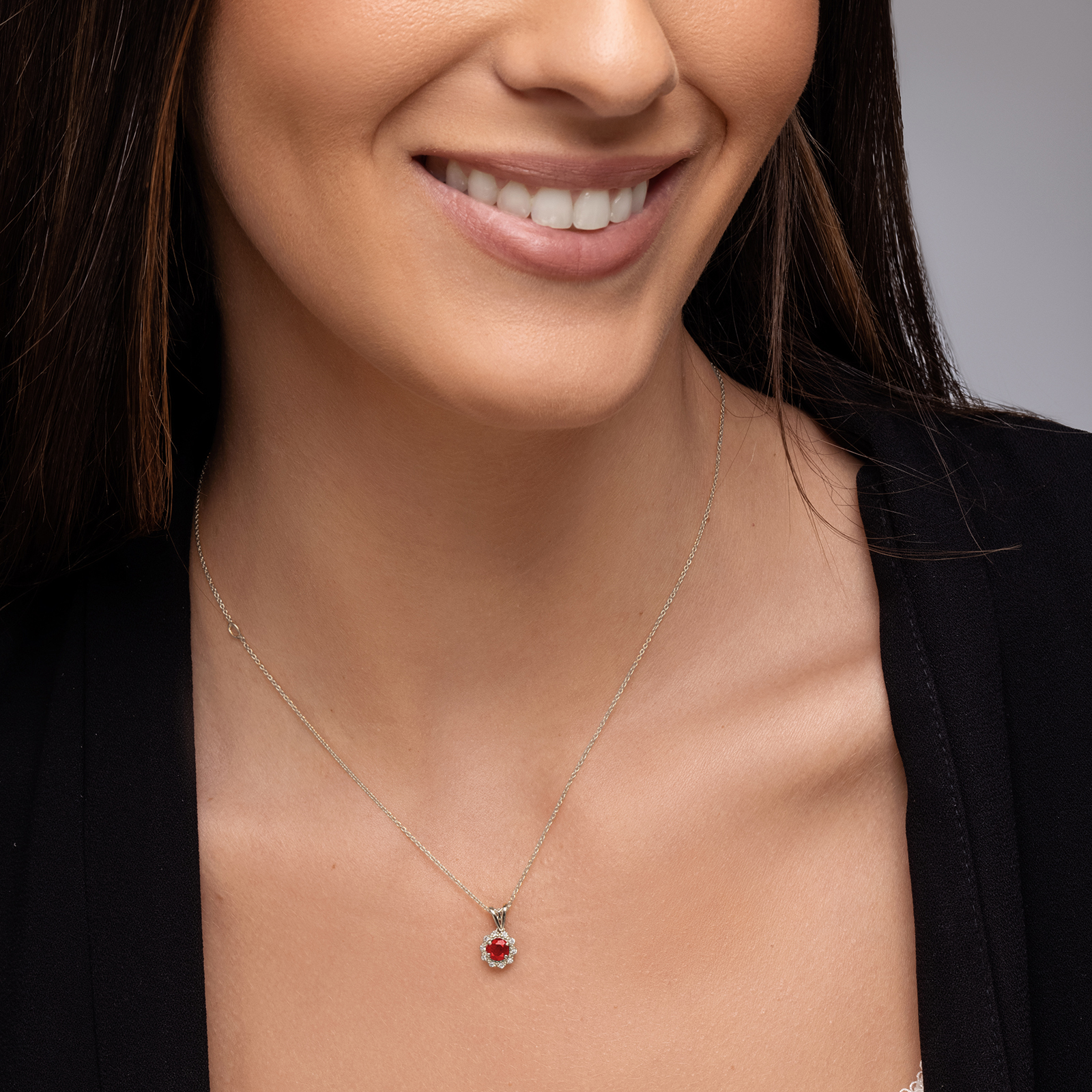 תליון יהלומים משובץ רובי