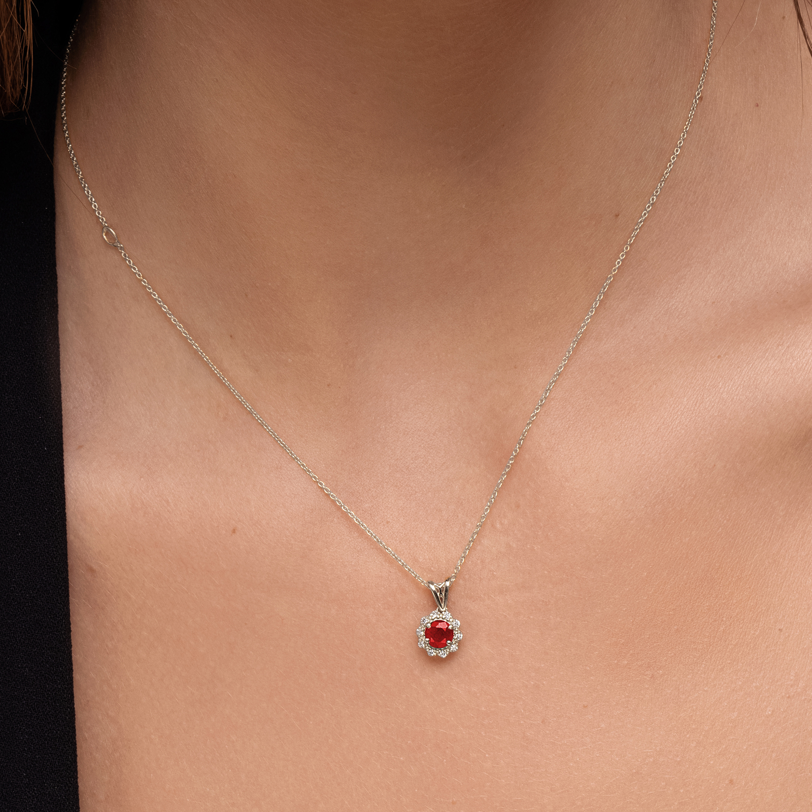 תליון יהלומים משובץ רובי