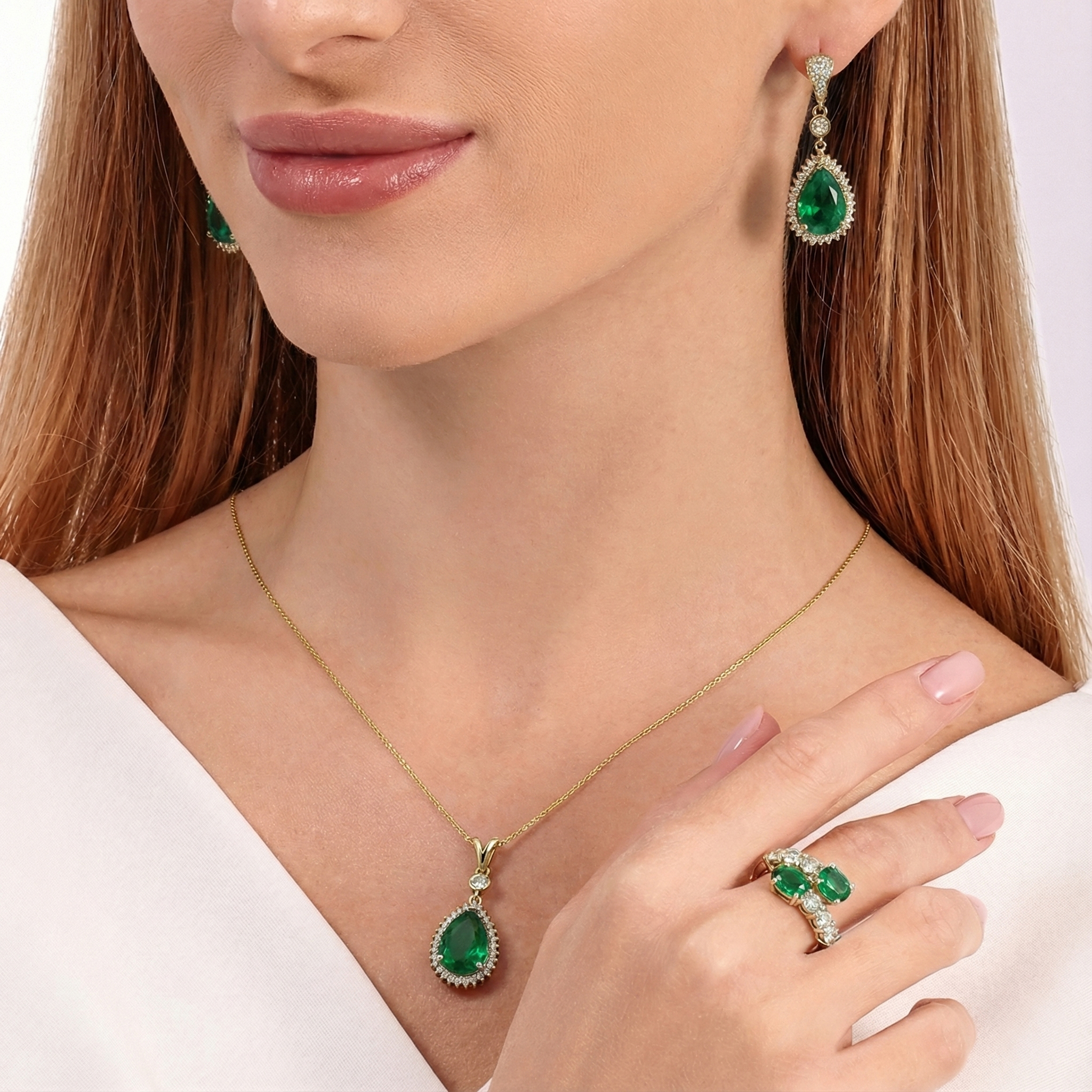 תליון אמרלד מעבדה ויהלומי מעבדה בזהב 14K בעיצוב טיפה קלאסי