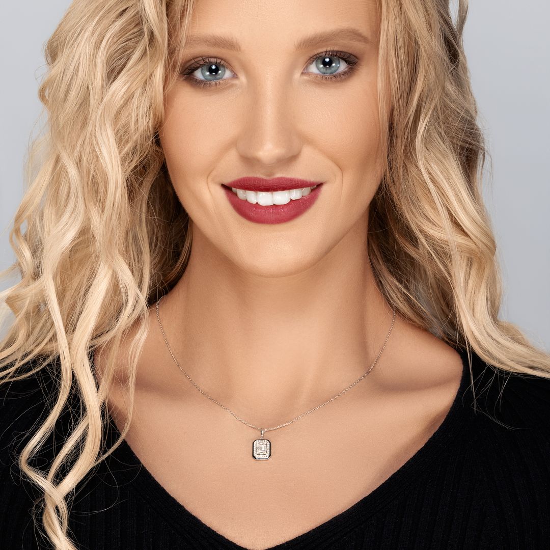 תליון זהב משובץ יהלומים בשילוב אמייל שחור