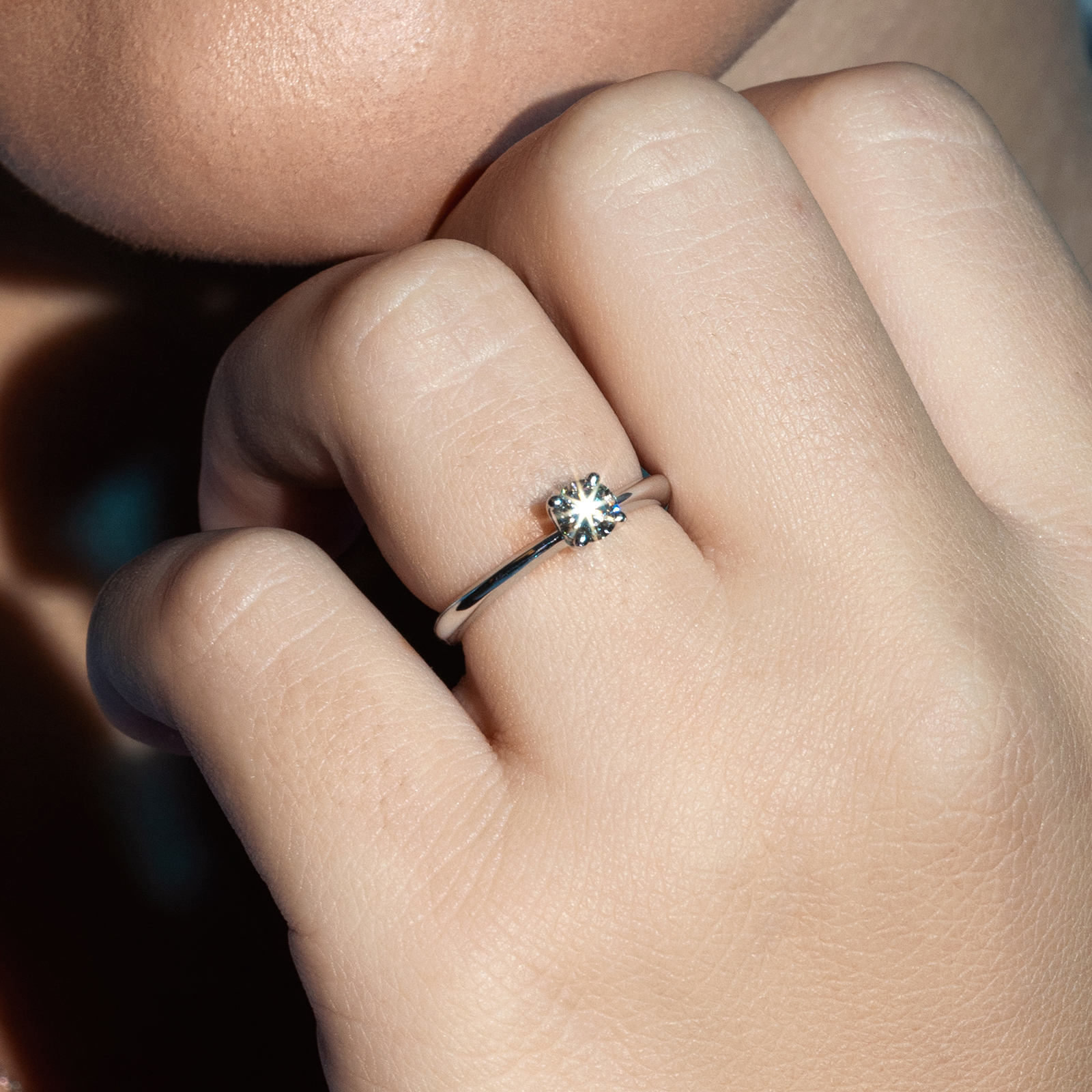 טבעת זהב משובצת יהלום סוליטר