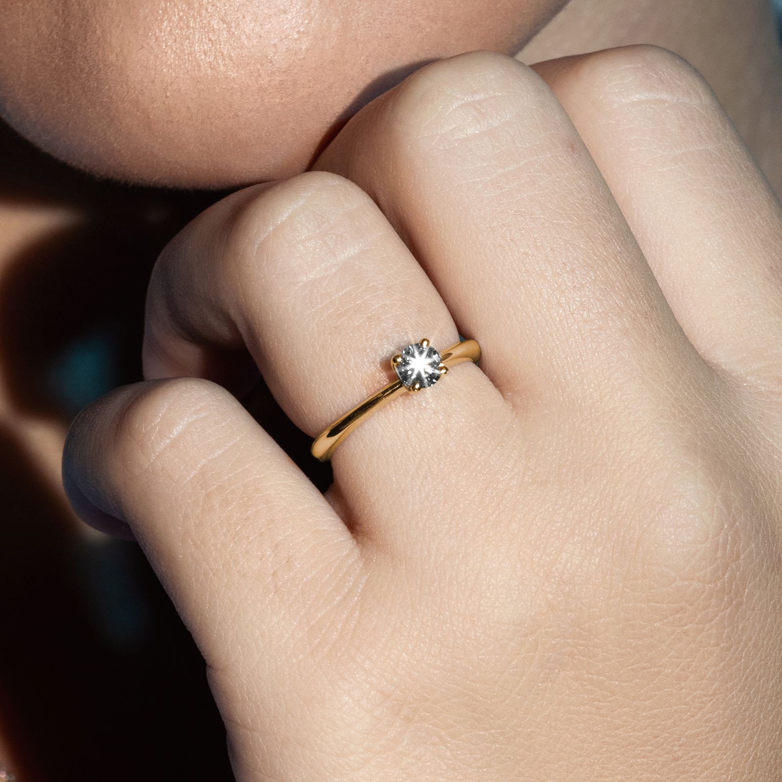 טבעת זהב משובצת יהלום סוליטר