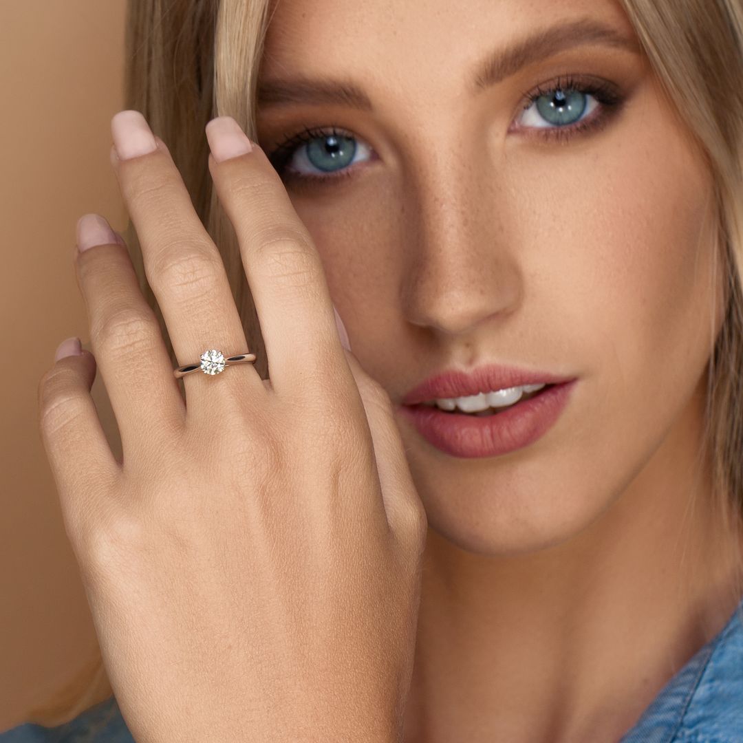 טבעת סוליטר משובצת יהלום מרשים!