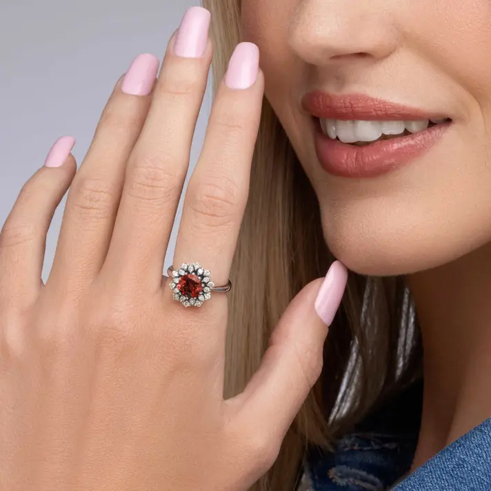 טבעת פרח יהלומים ורובי גלס