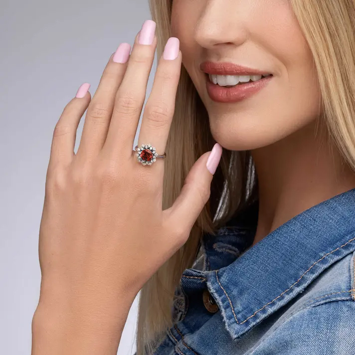 טבעת פרח יהלומים ורובי גלס