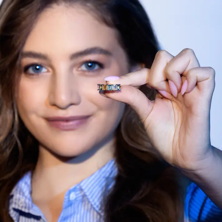טבעת RAINBOW משובצת יהלומים וספירים