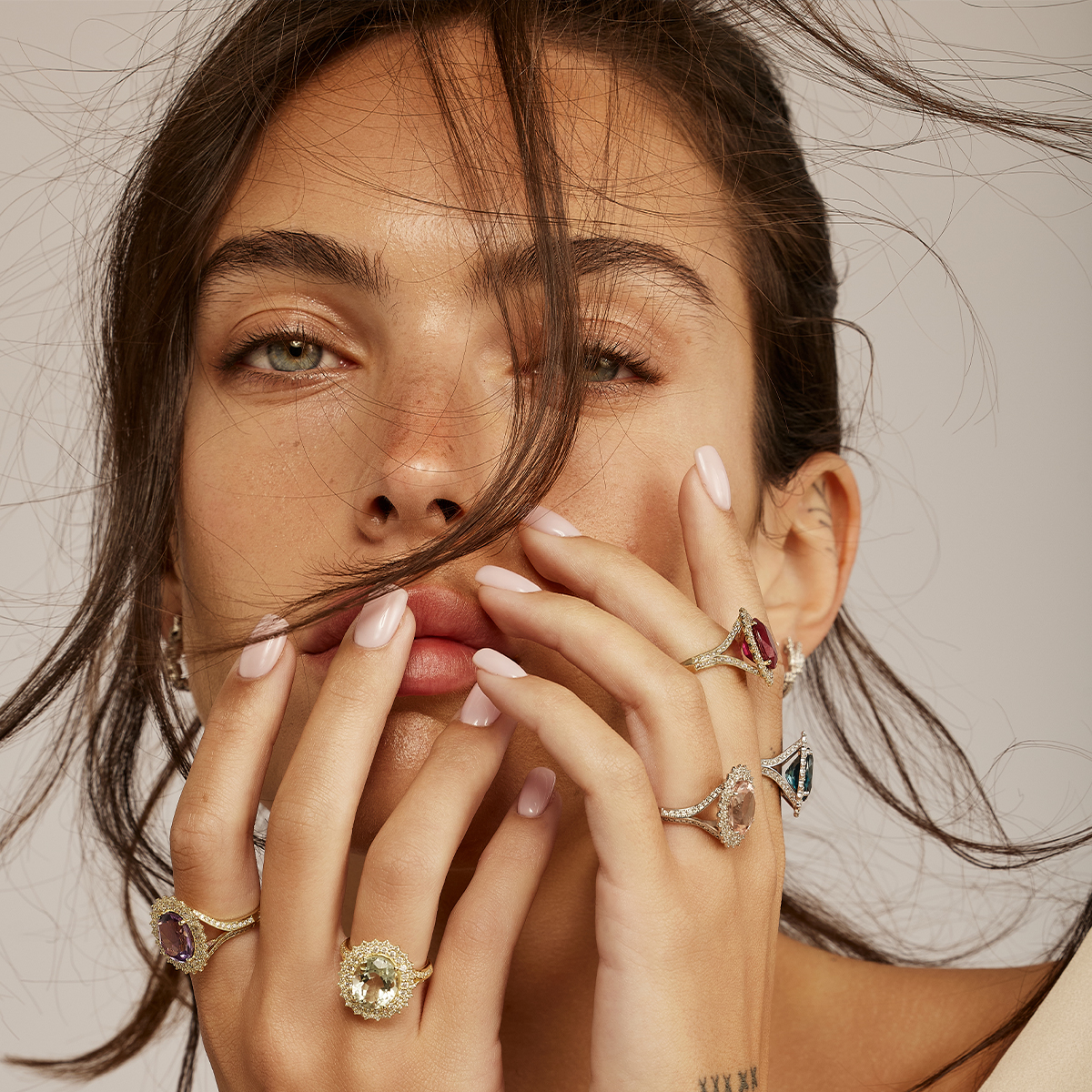 טבעת מרשימה המשובצת גרין אמטיסט ויהלומים