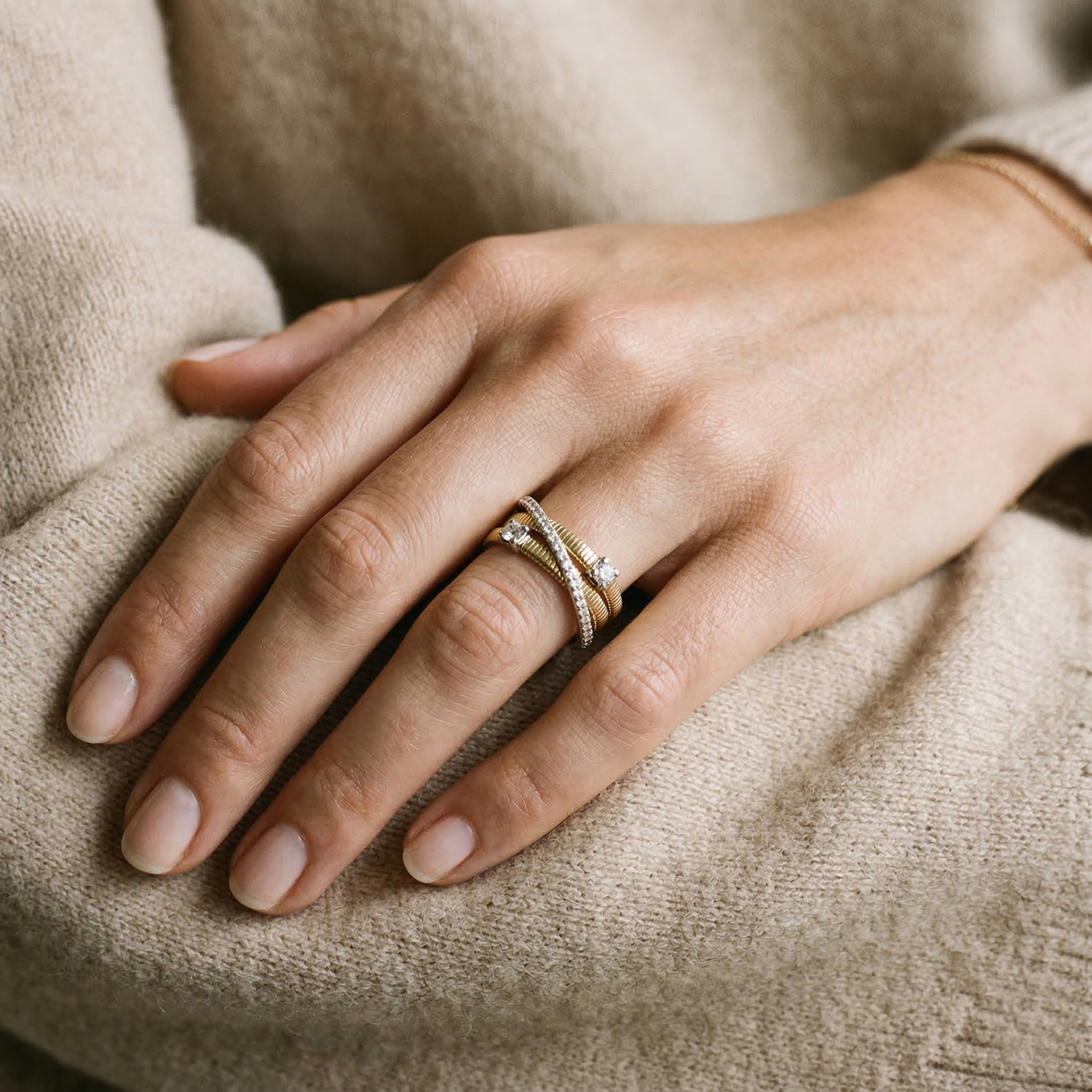 טבעת זהב 14K בי קולור בשיבוץ יהלומים