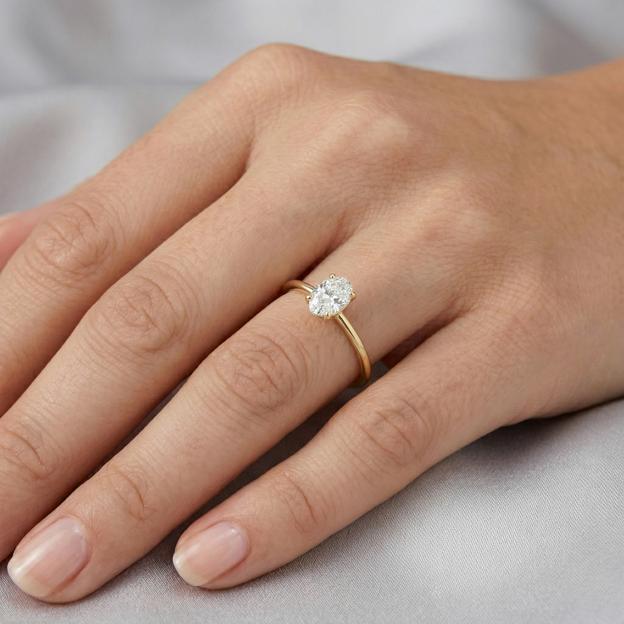 טבעת סוליטר זהב 14K בחיתוך אובלי