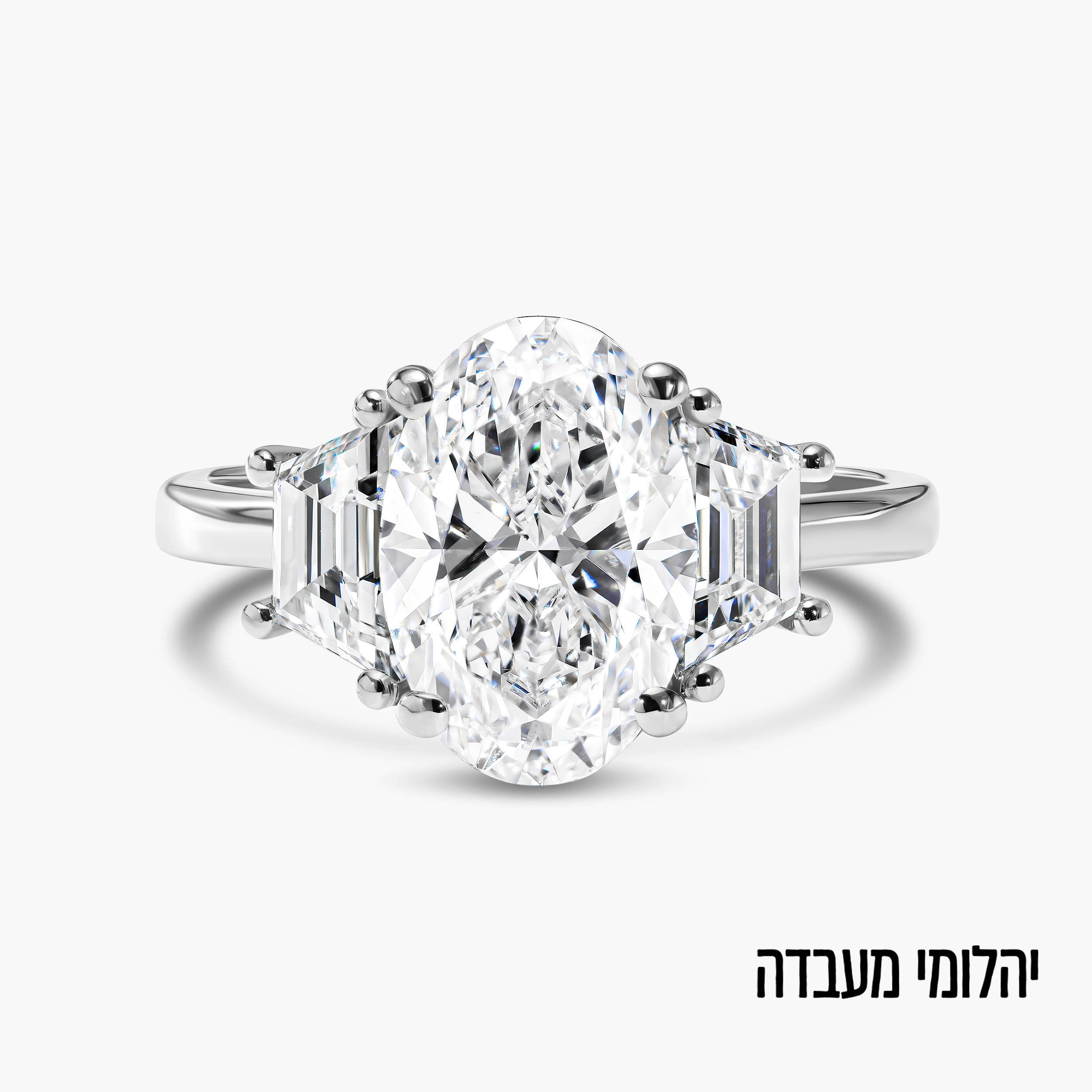טבעת זהב 14K לבן משובצת יהלום אובלי