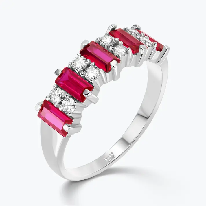 טבעת זהב בשיבוץ רובי ויהלומים