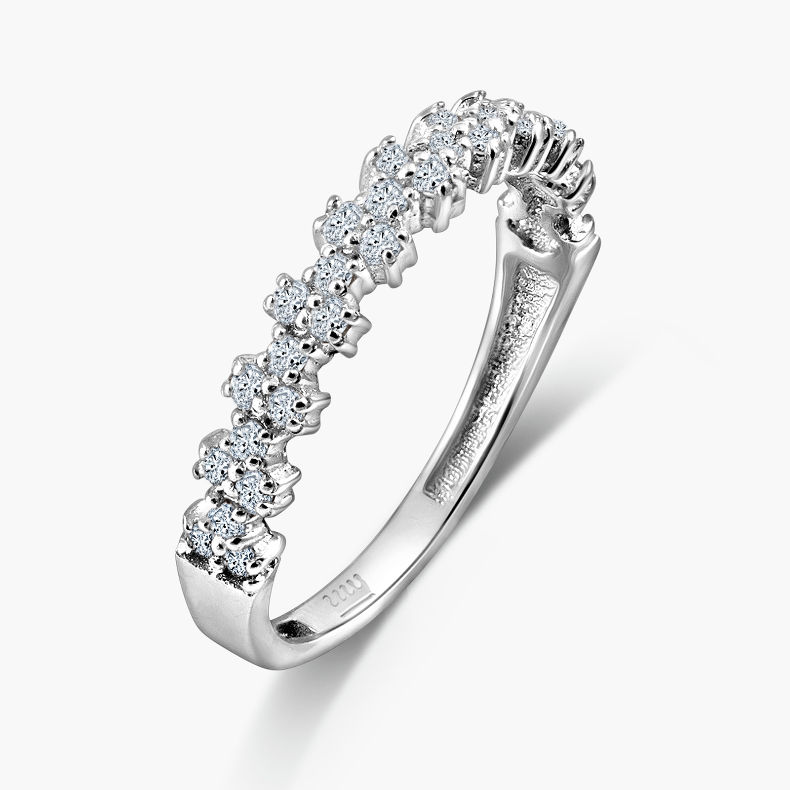 טבעת זהב 14K משובצת יהלומים בעיצוב שורת אבנים