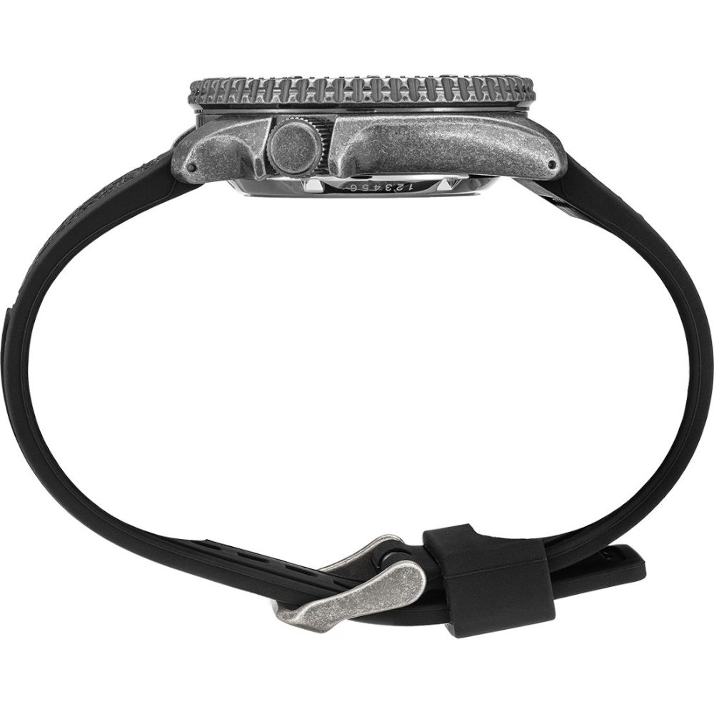 שעון SEIKO SPORT 5 עם לוח אפור בטקסטורת פלדה