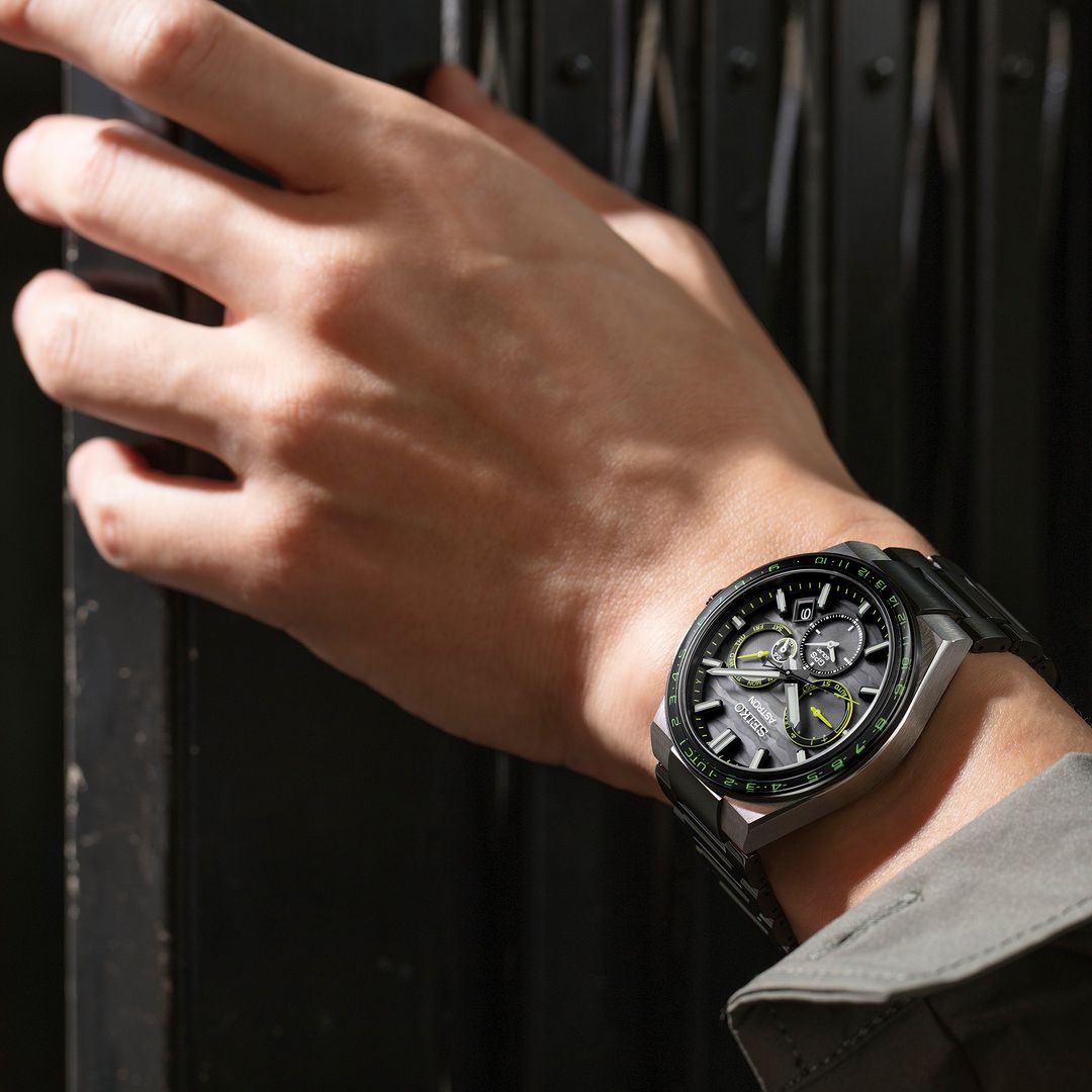 שעון Astron Cyber Yellow GPS Solar 5X Dual-Time במהדורה מוגבלת