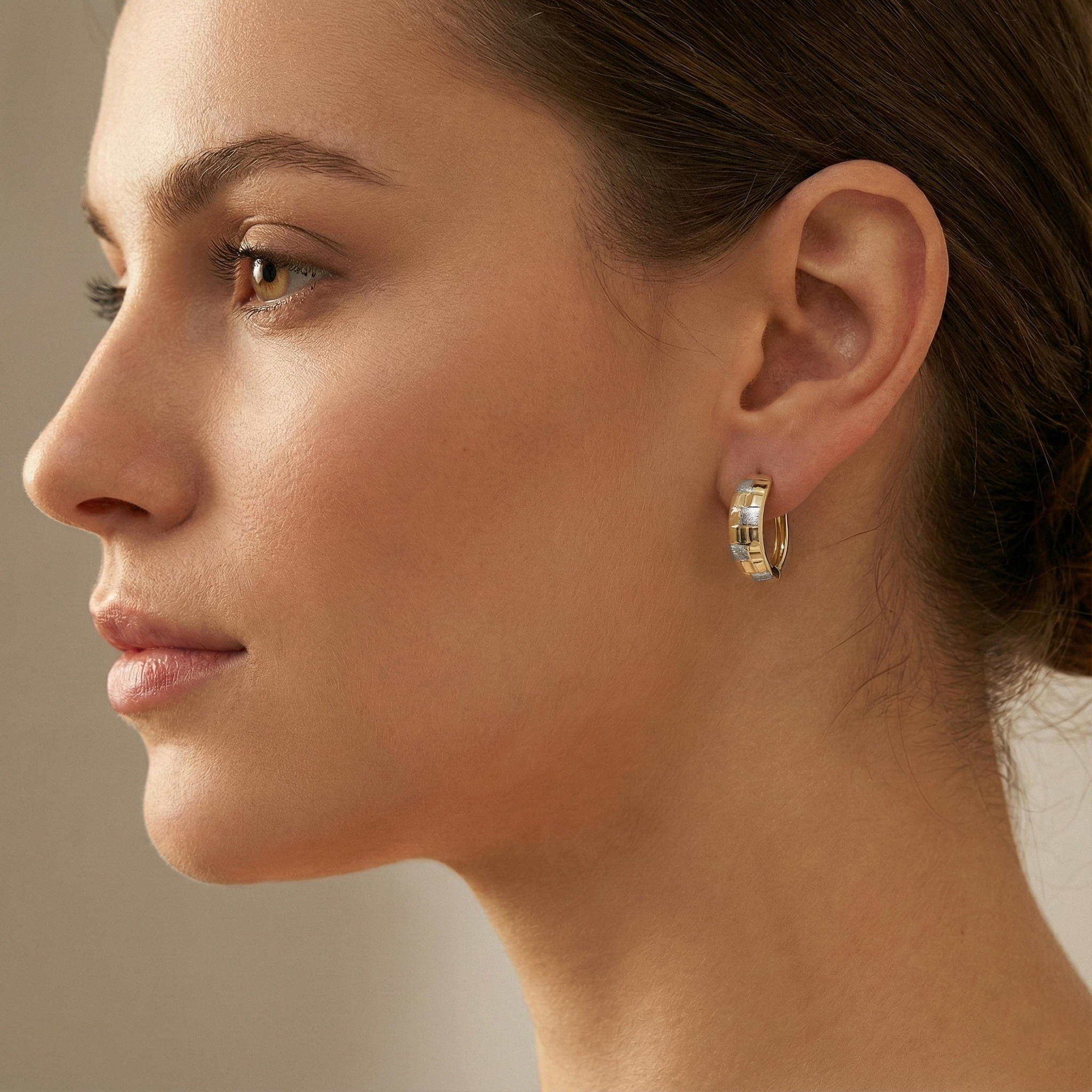 עגיל זהב בגימור מחוספס