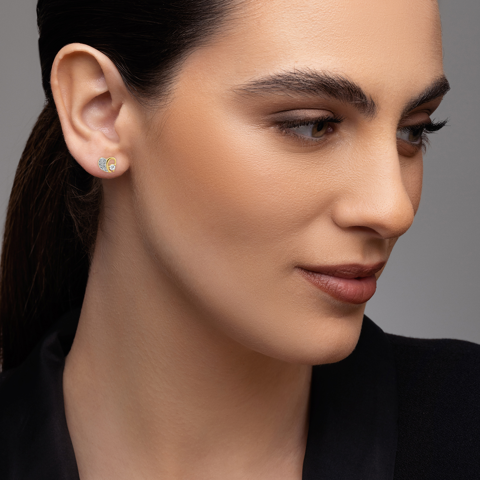 עגילי מואנה- לב זהב משובץ זרקונים