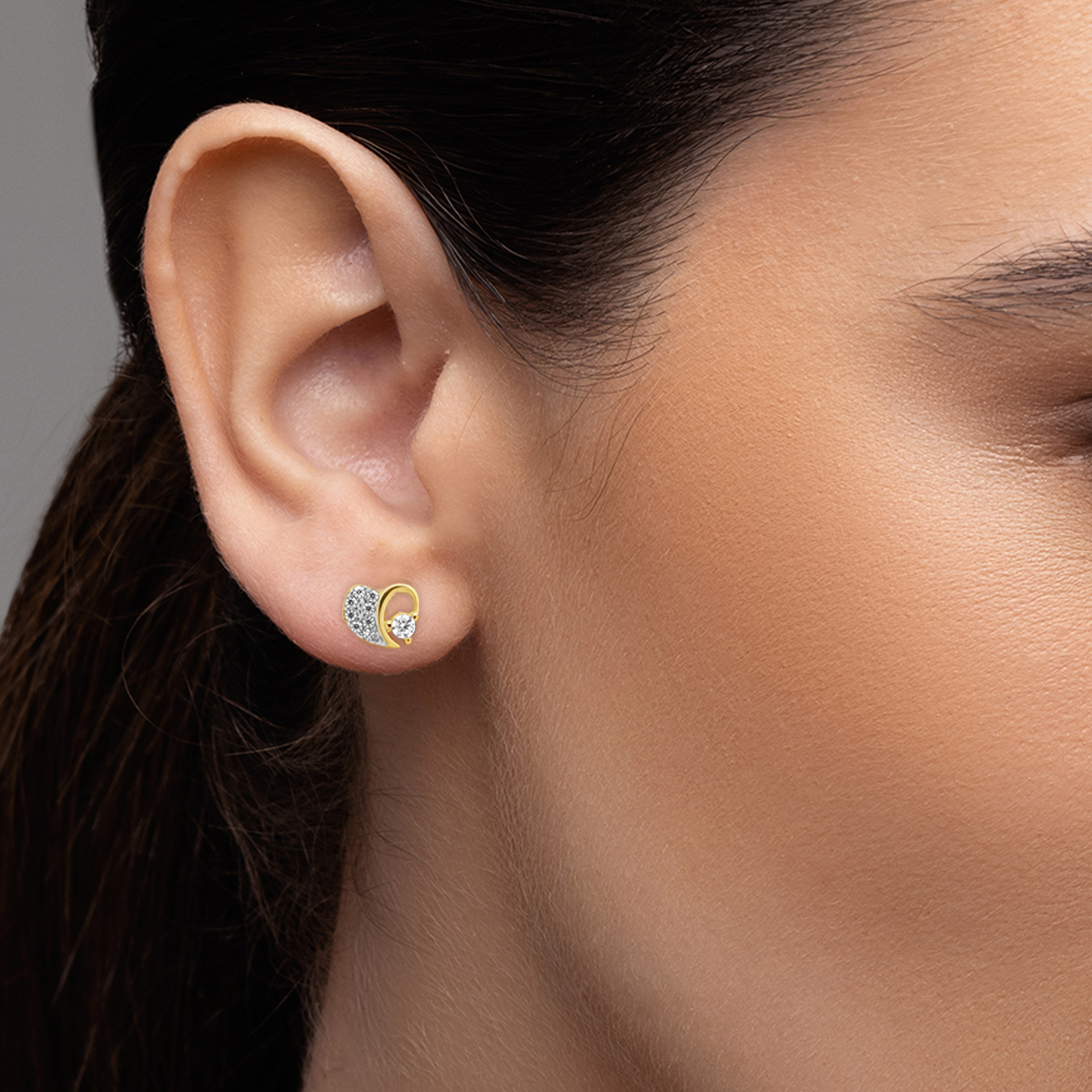 עגילי מואנה- לב זהב משובץ זרקונים