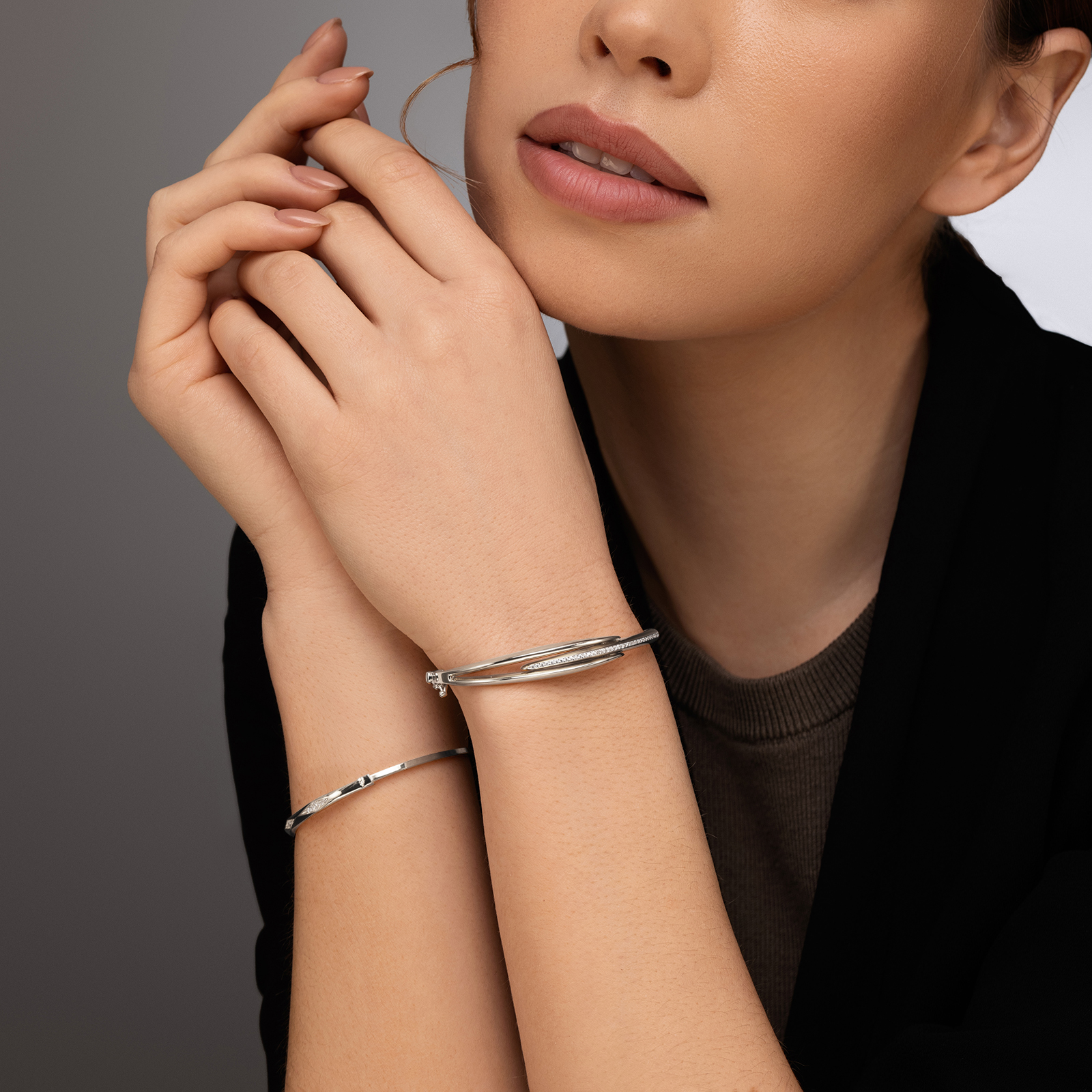 צמיד זהב קשיח בשיבוץ זירקונים