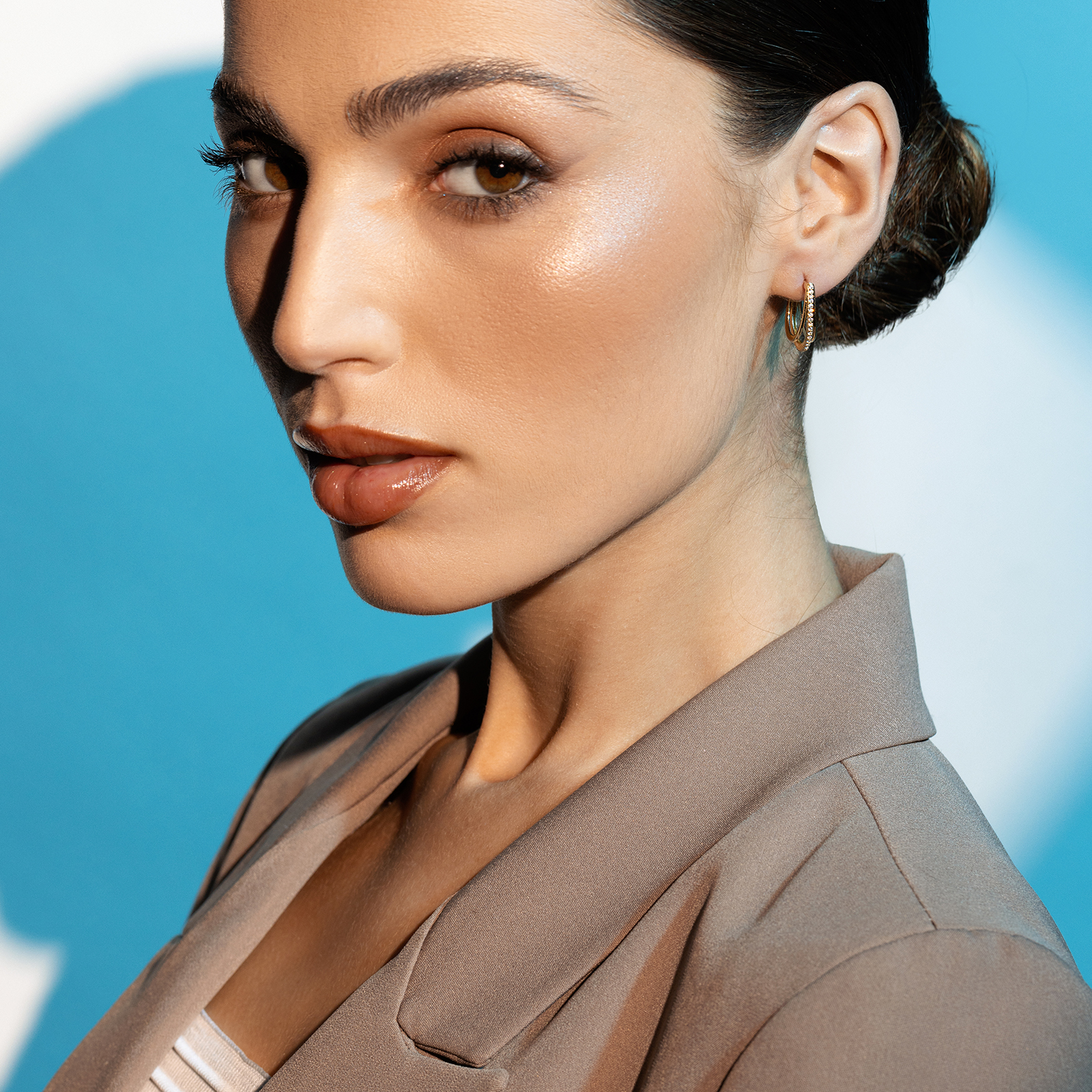 עגילי זהב משובצים בזרקונים