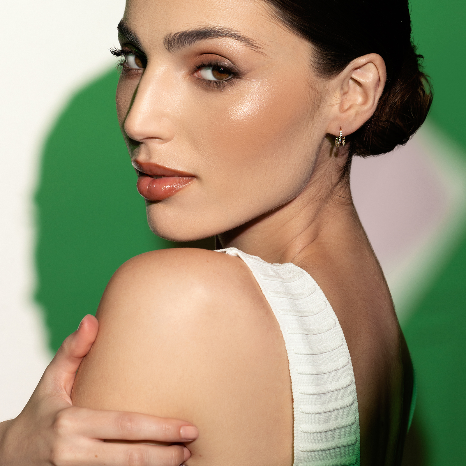 עגילי זהב משובצים זרקונים