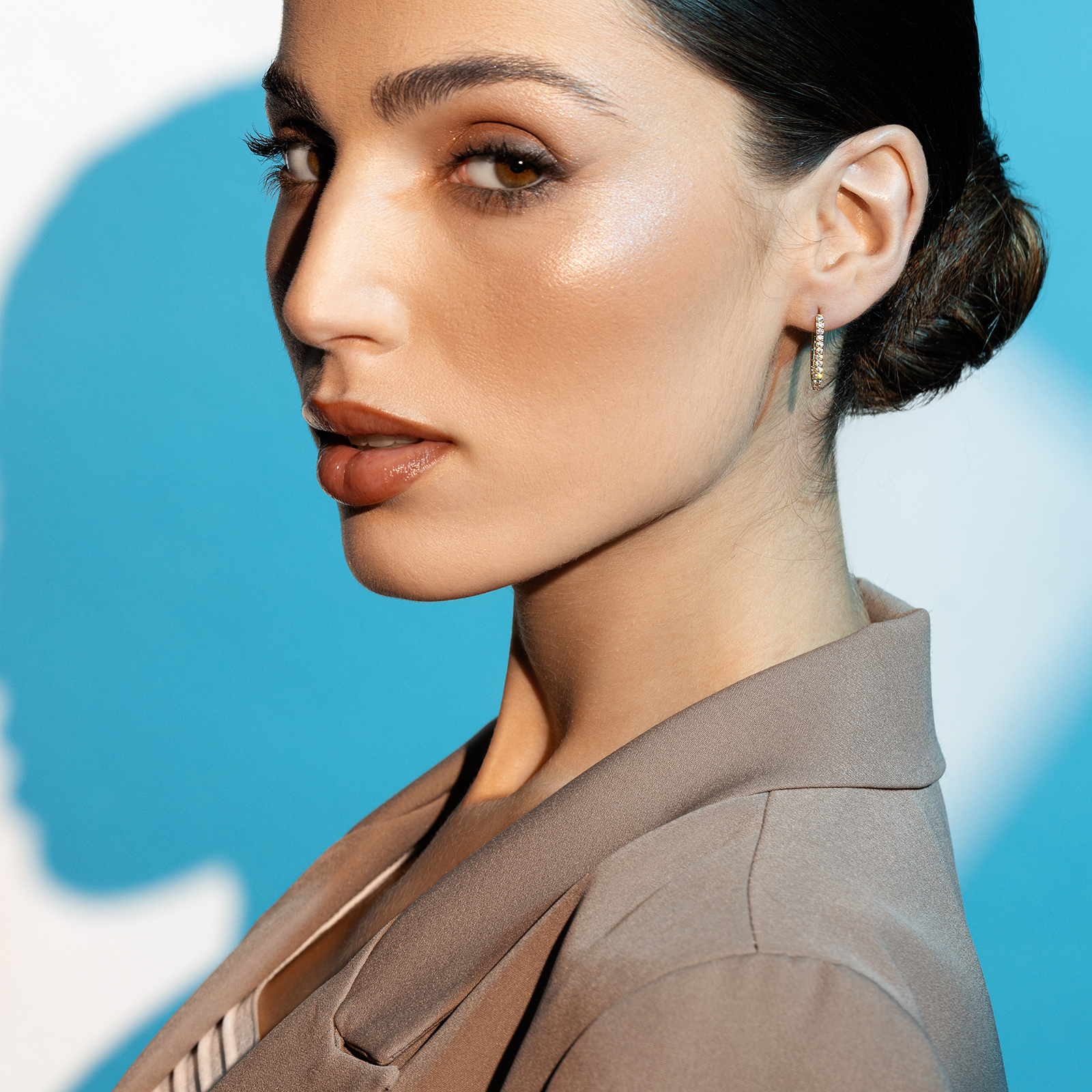 עגילי זהב משובצים זרקונים