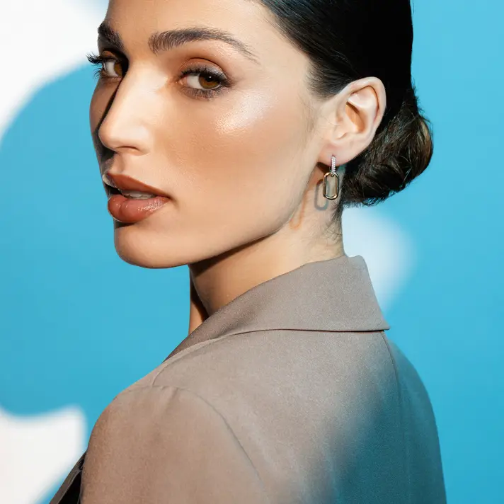 עגילי זהב ORA משובצים בזרקונים