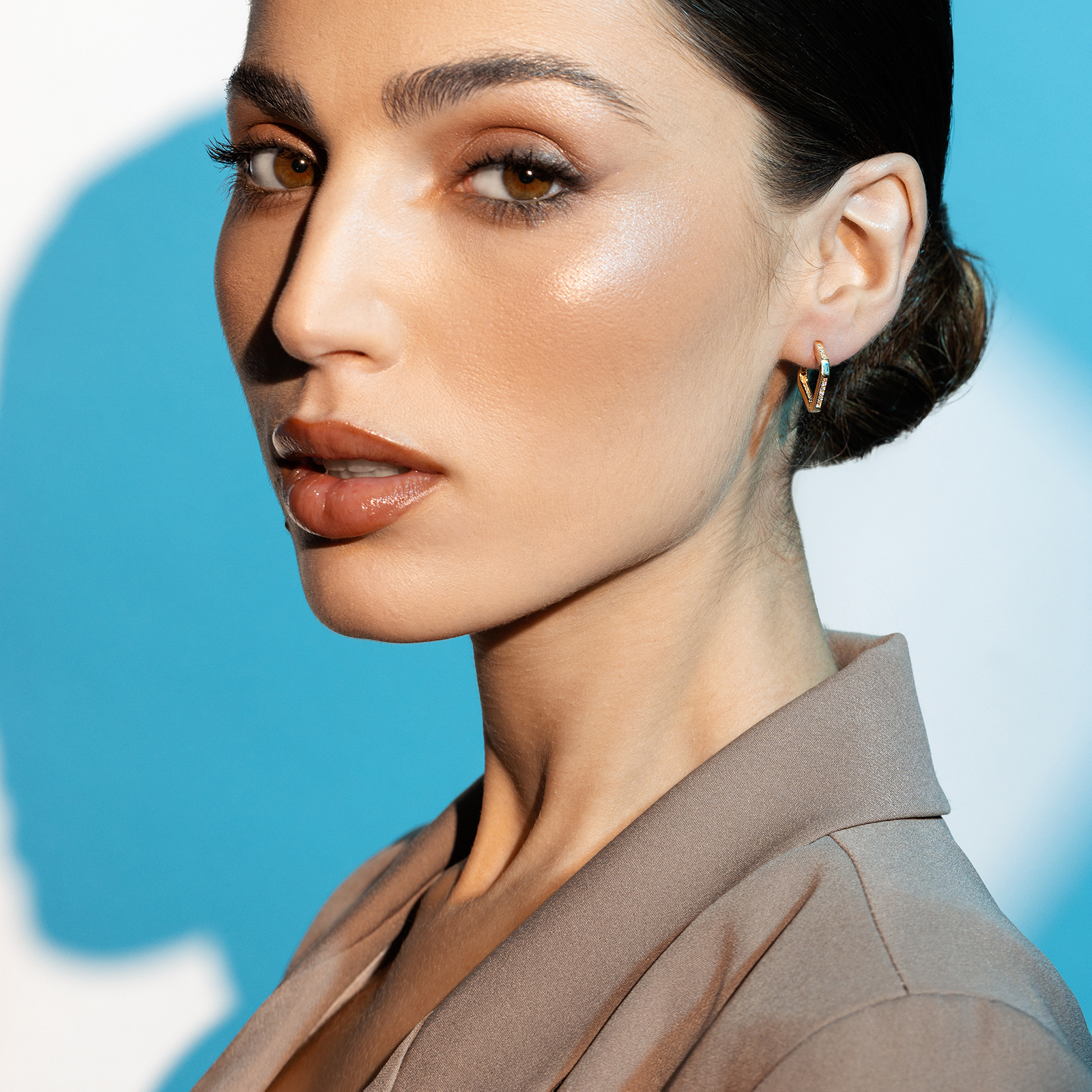 עגילי זהב בשיבוץ זירקונים